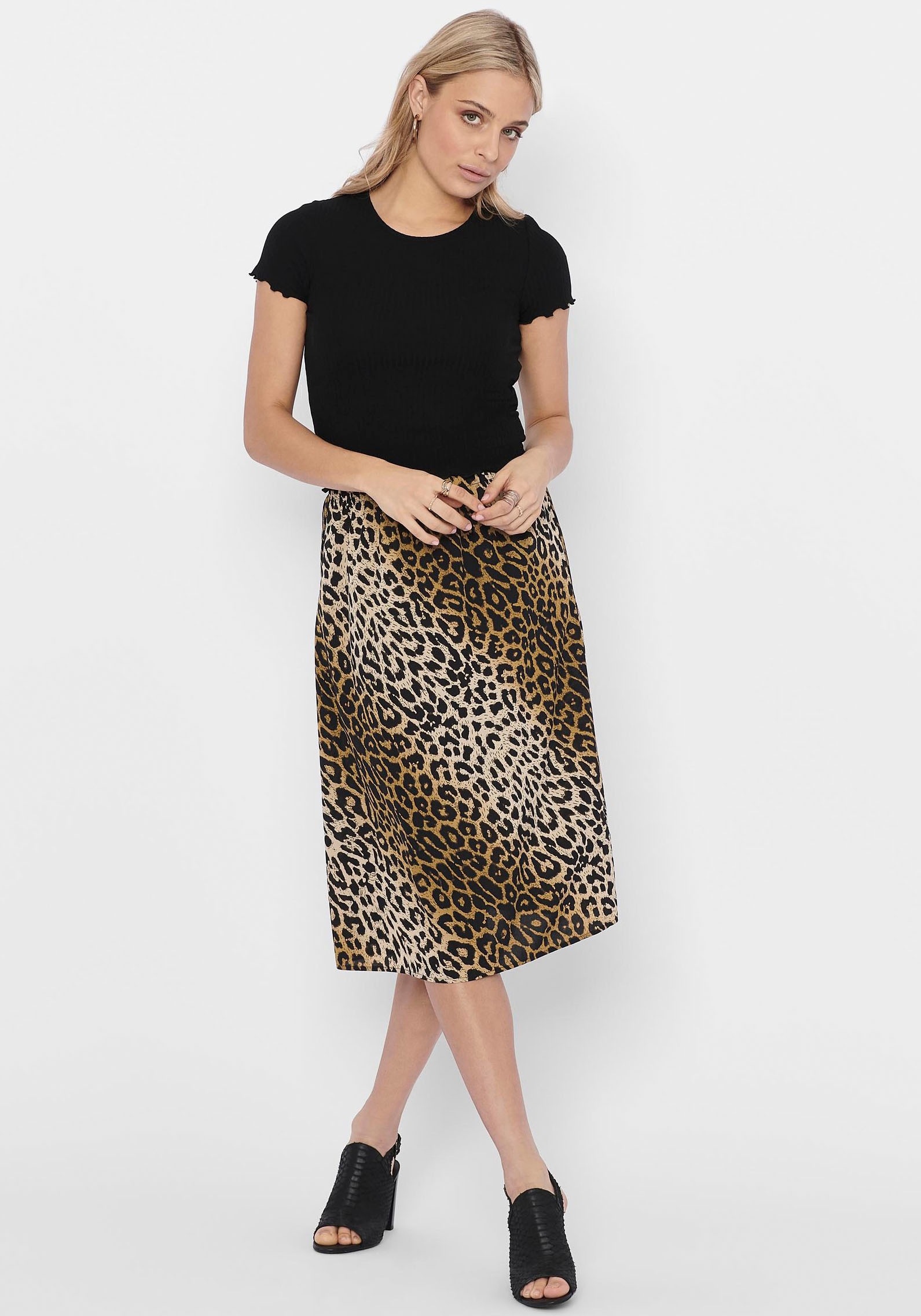 Thumbnail - ONLY Rundhalsshirt "ONLEMMA S/S SHORT TOP NOOS JRS" Rundhals, modisch, regular fit, gewellter Abschluss, unifarben