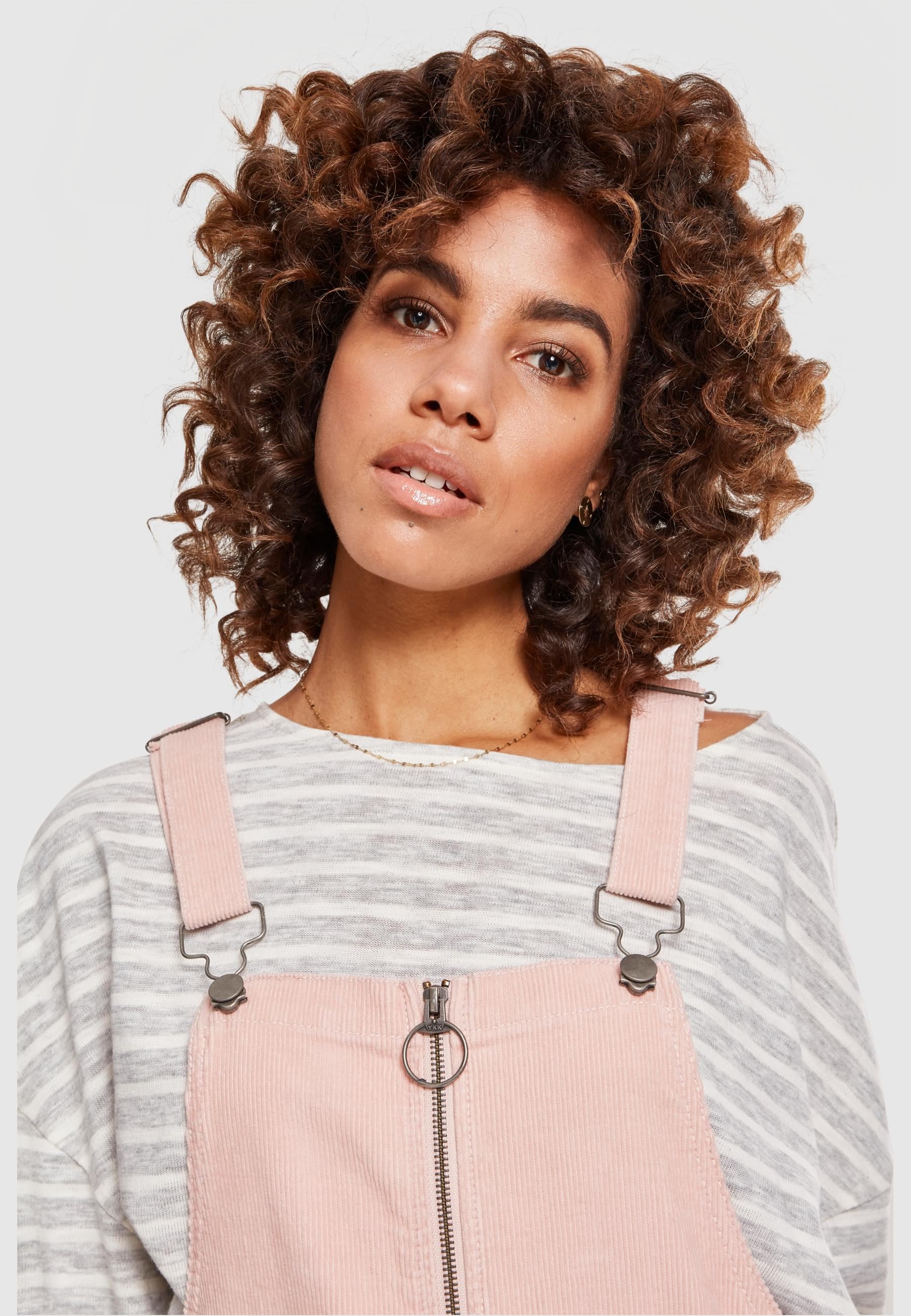 URBAN CLASSICS Shirtkleid »Urban Classics Damen Ladies Corduroy Dungaree Dress«, (1 tlg.)