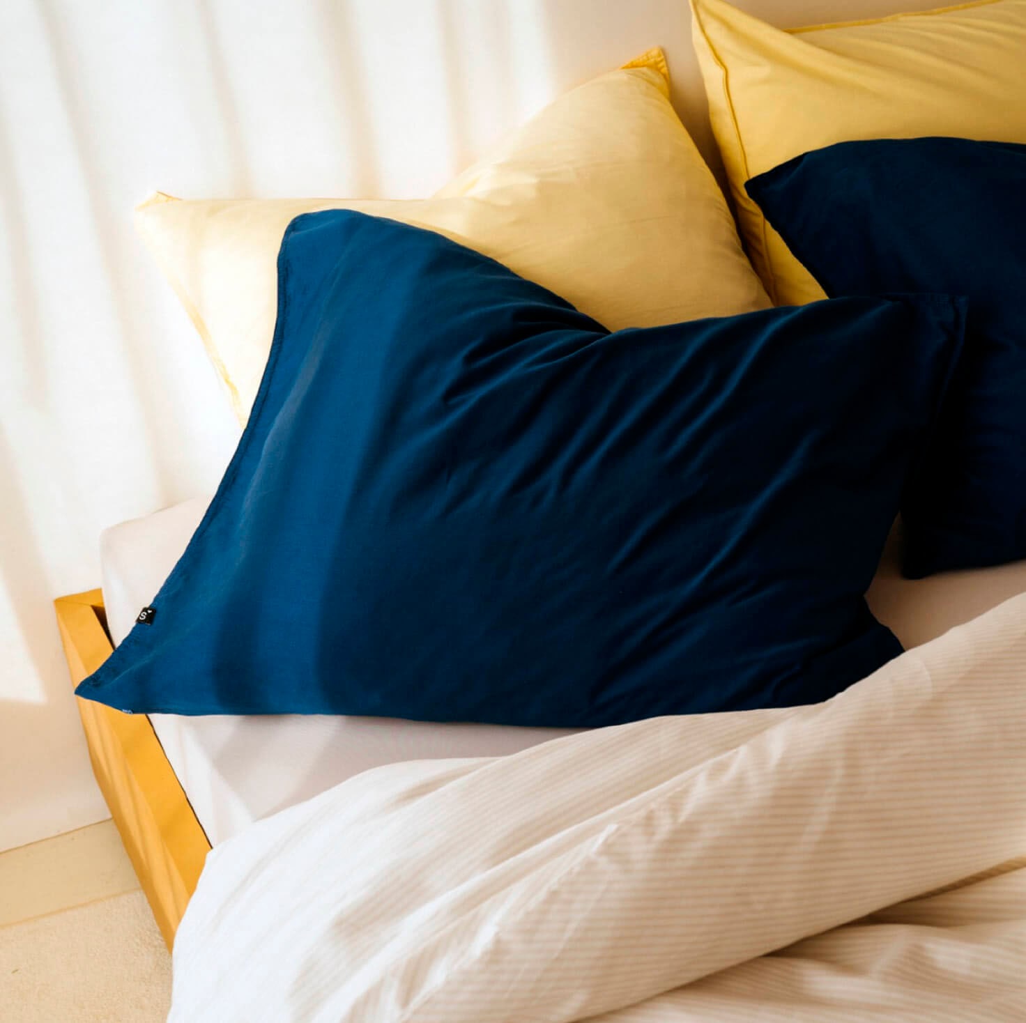 Schlafgut Kissenbezug »Woven Satin aus Mako-Baumwolle, langlebig, pflegeleicht, dicht gewebt«, (1 St.), Kissenhülle mit Reißverschluss, passender Bettbezug erhältlich