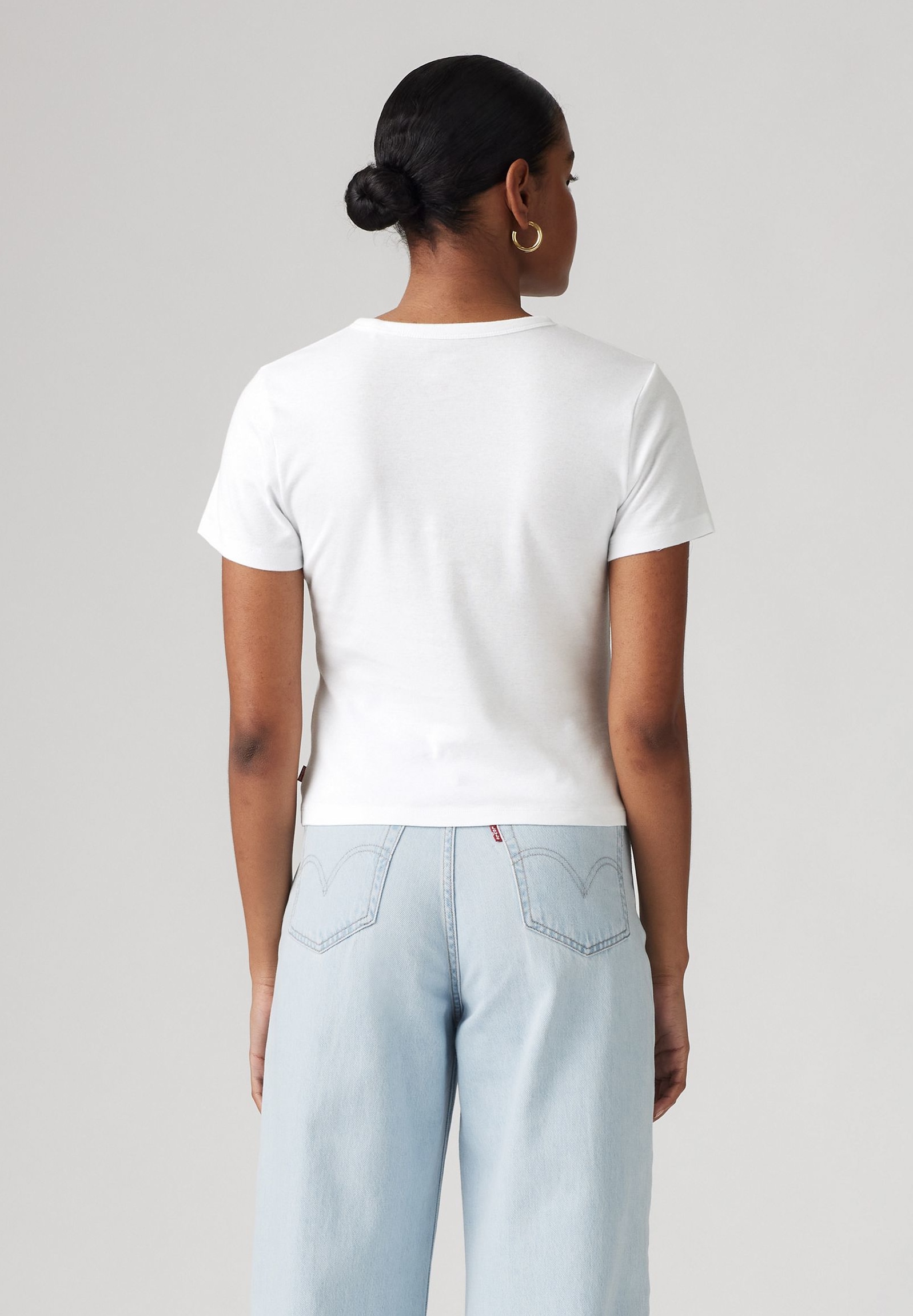 Levi's® T-Shirt »LSE GRAPHIC RICKIE«, Kontrastfarbene LEVI`S®- Applikation