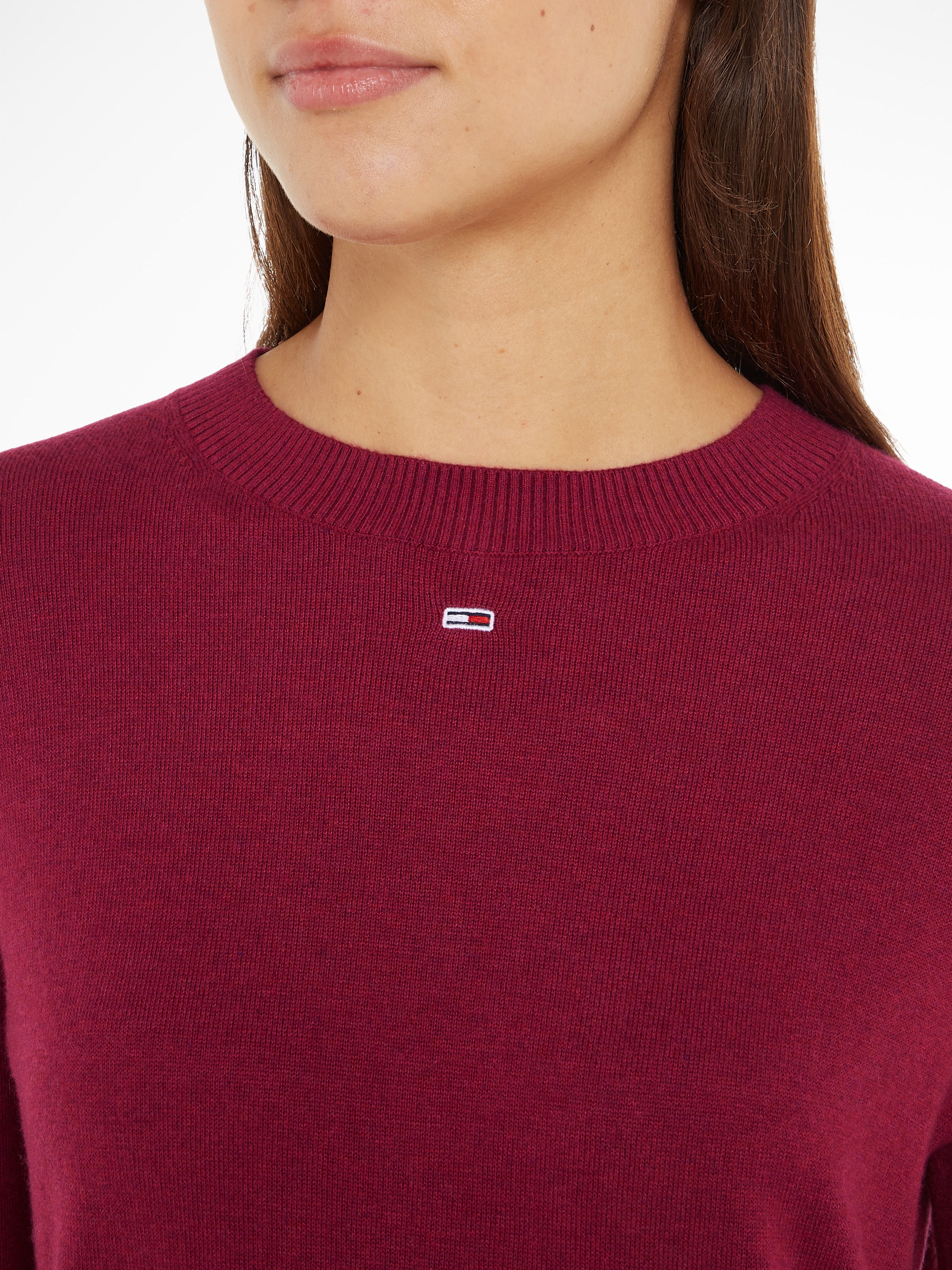 Tommy Jeans Strickpullover »TJW ESSENTIAL CREW NECK SWEATER«, mit Logostickerei