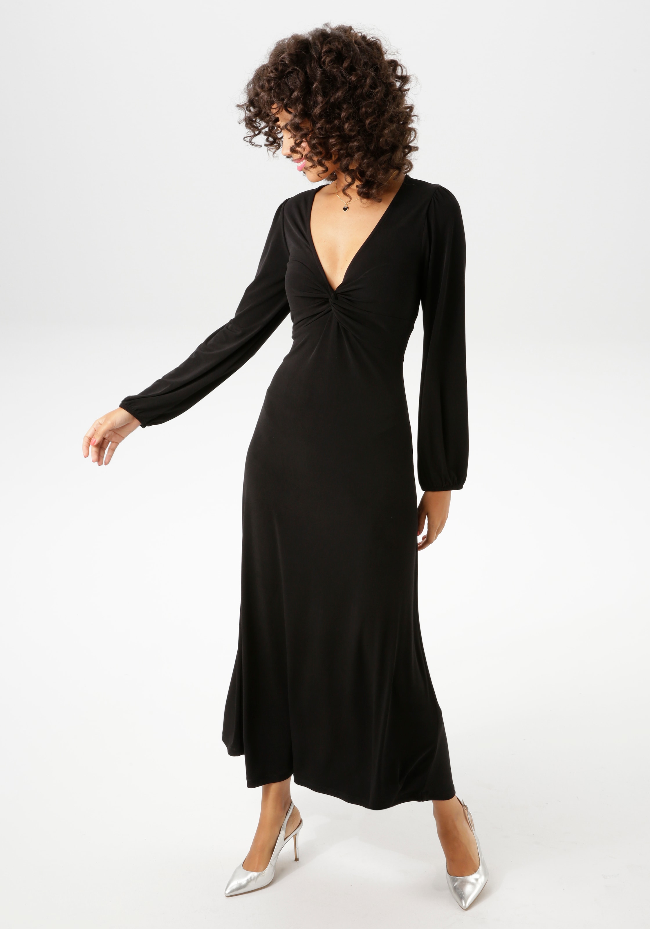 Aniston CASUAL Maxikleid, mit raffiniertem Knoten am Dekolleté - NEUE KOLLEKTION
