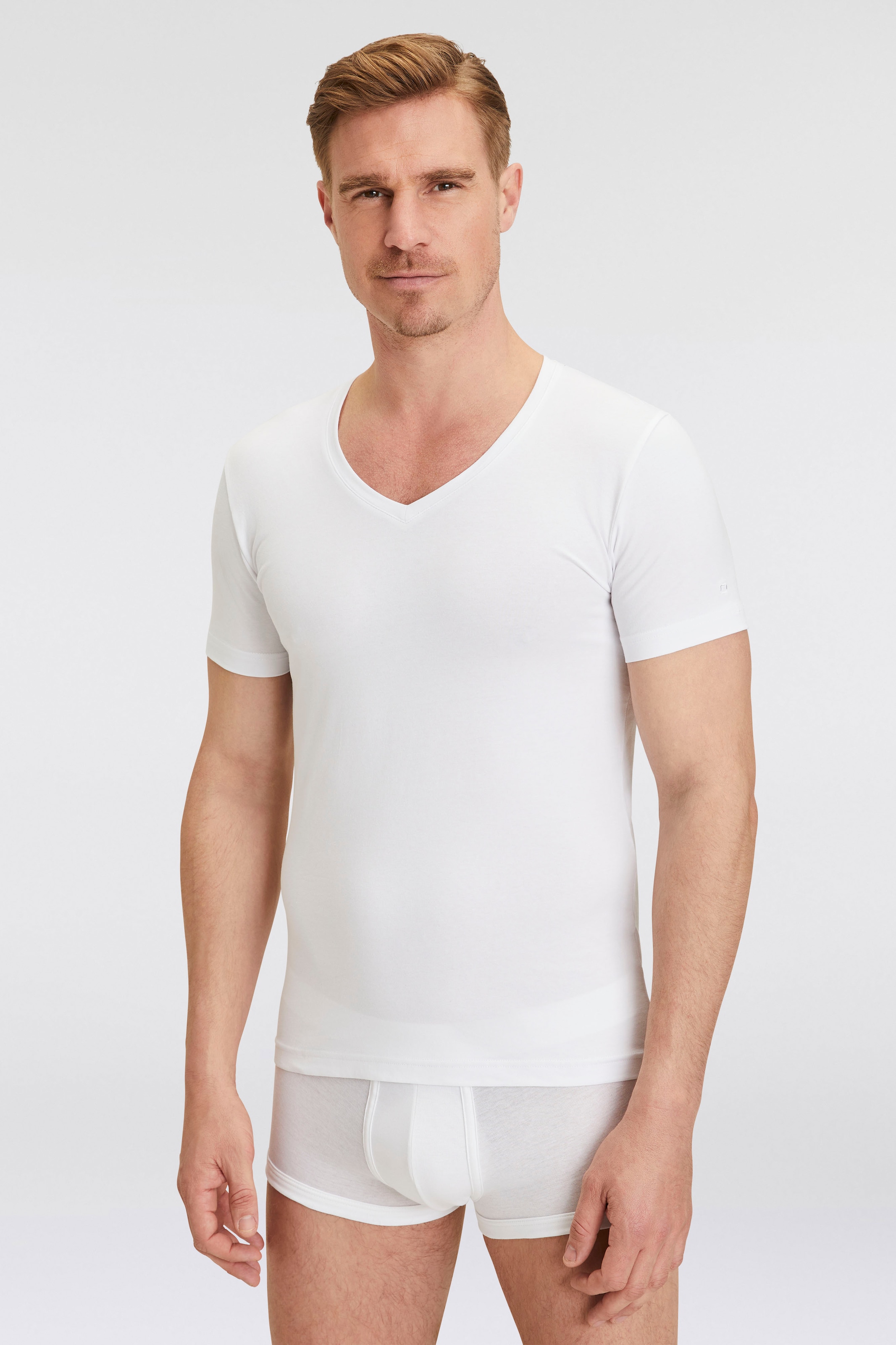 T-Shirt »Level Five body fit«, V-Ausschnitt, Ideal zum Unterziehen