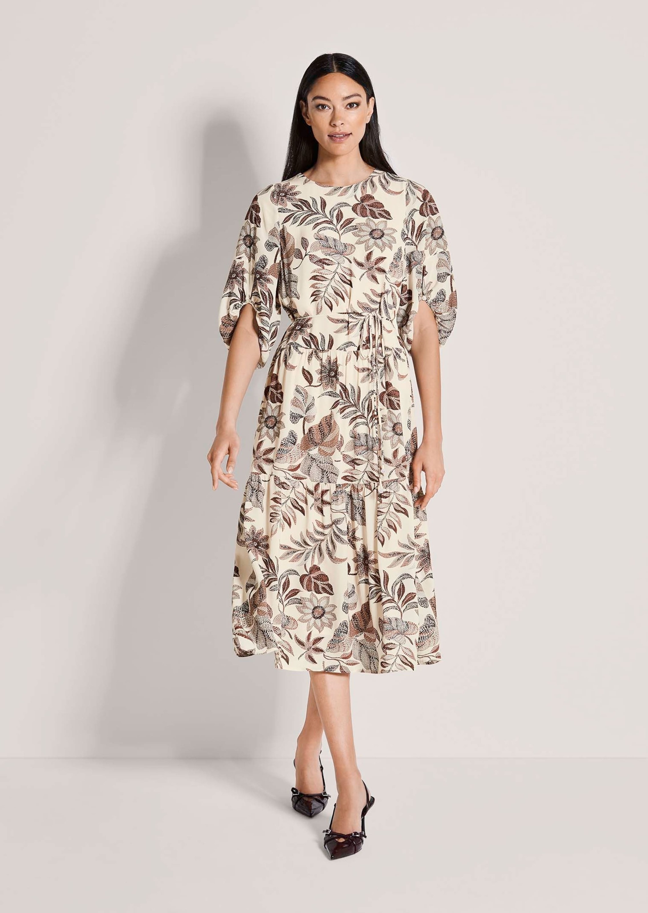 Thumbnail - MADELEINE Midikleid "Druckkleid Viskosekleid mit floralem Design" Gestufter Rock