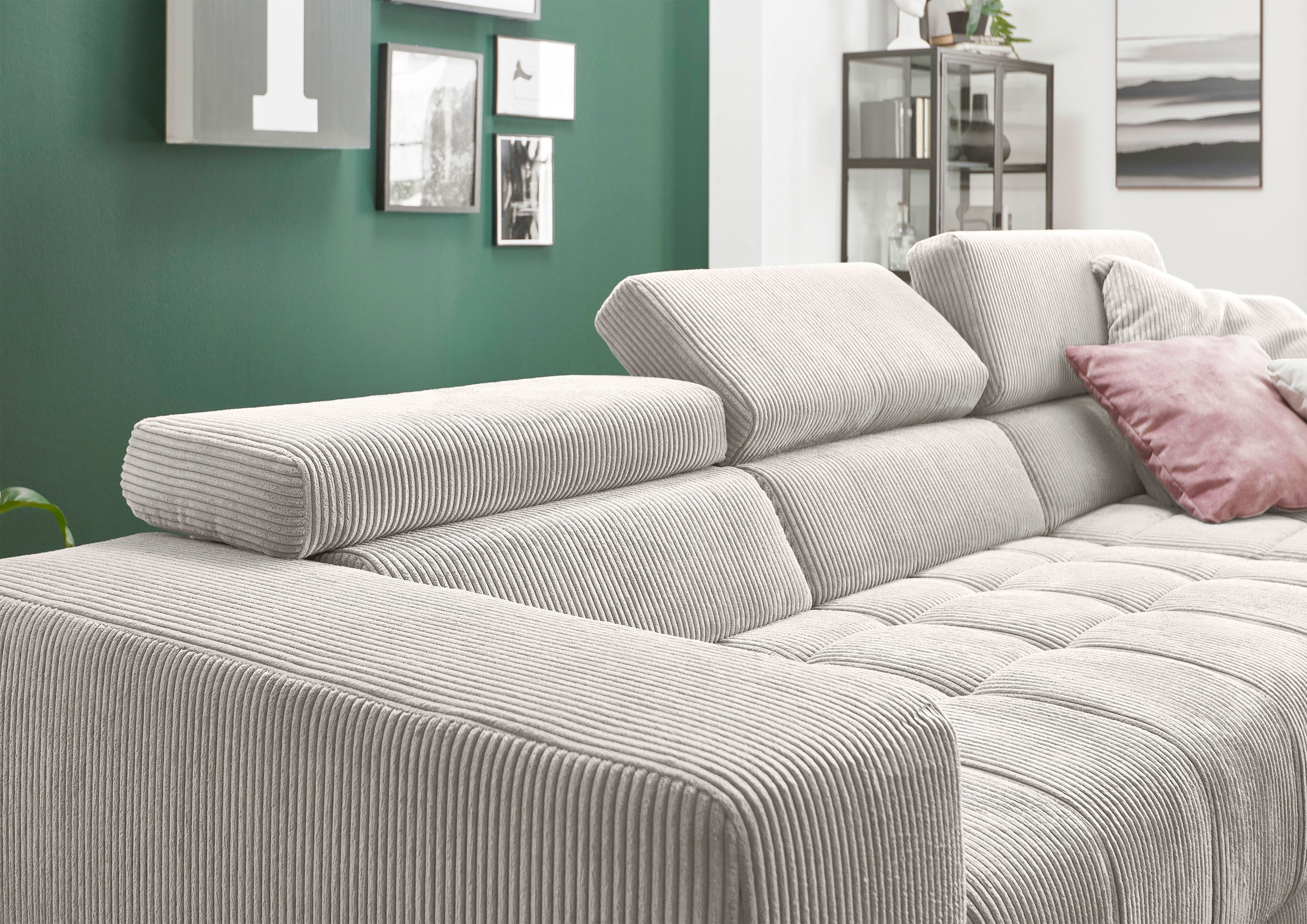 Die PlanBar Ecksofa »MP-IN15053 L-Form schmaler Schenkel«, mit Kopfteilverstellung, wahlweise mit manueller Vorziehbank