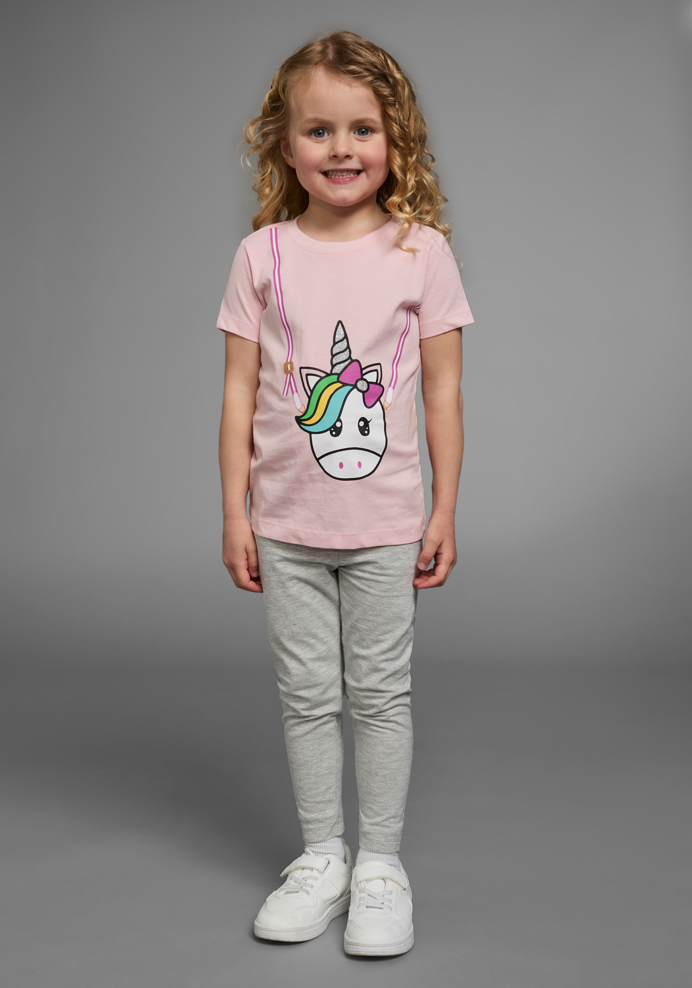 KIDSWORLD T-Shirt »für kleine Mädchen«, Kurzarm, basic geschnittene Passform, mit Glitzerdetails und Print