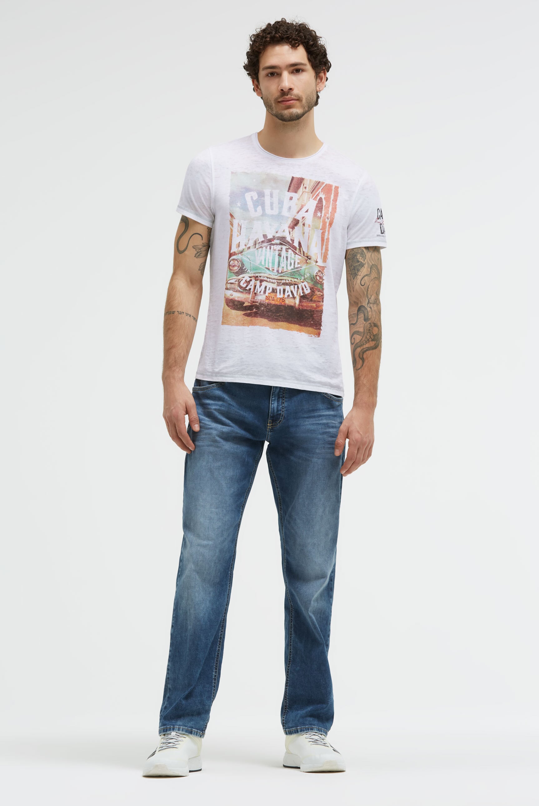 CAMP DAVID Rundhalsshirt mit offener Kante am Ausschnitt