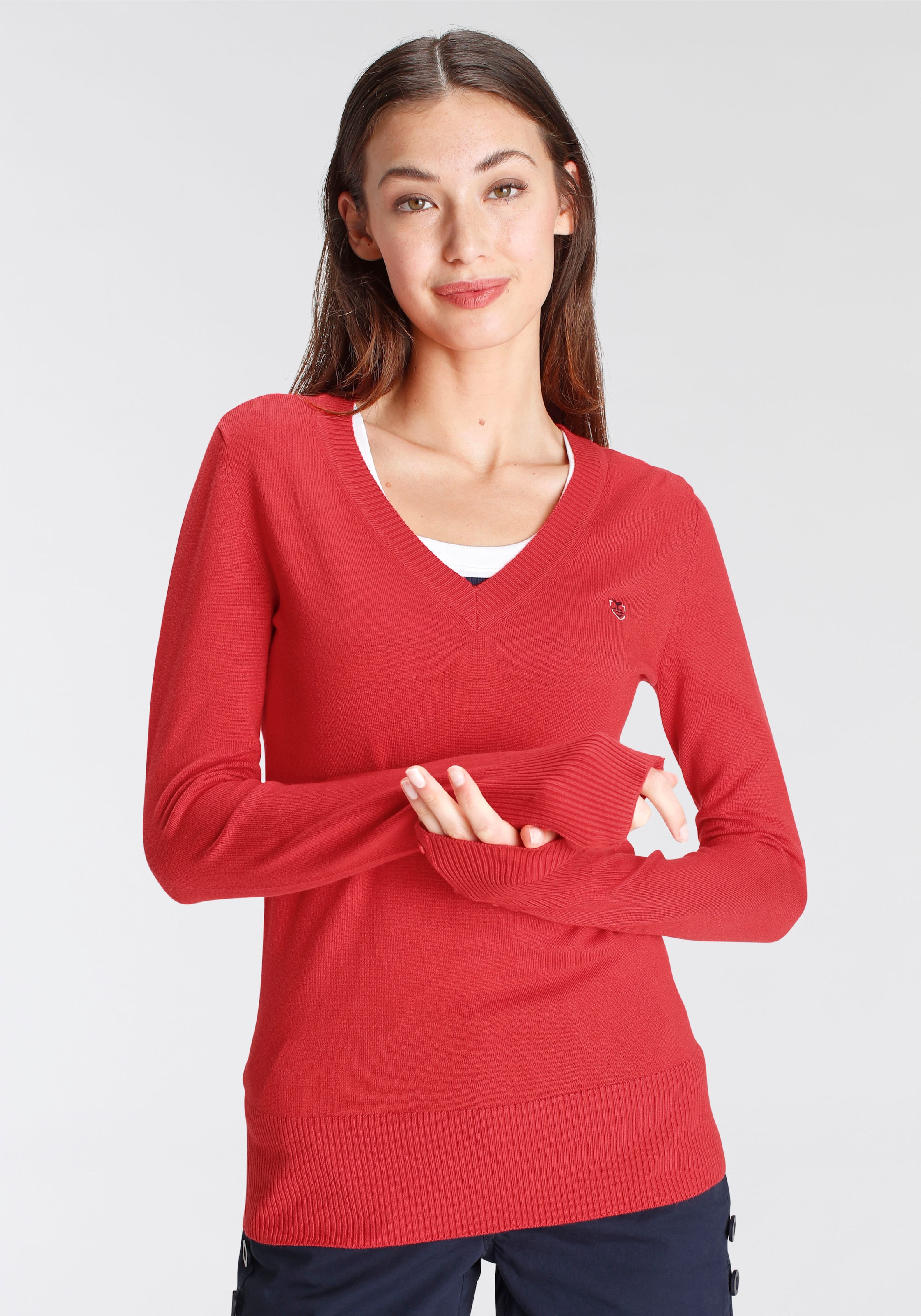 DELMAO V-Ausschnitt-Pullover, mit kleinem Logodruck auf der Brust
