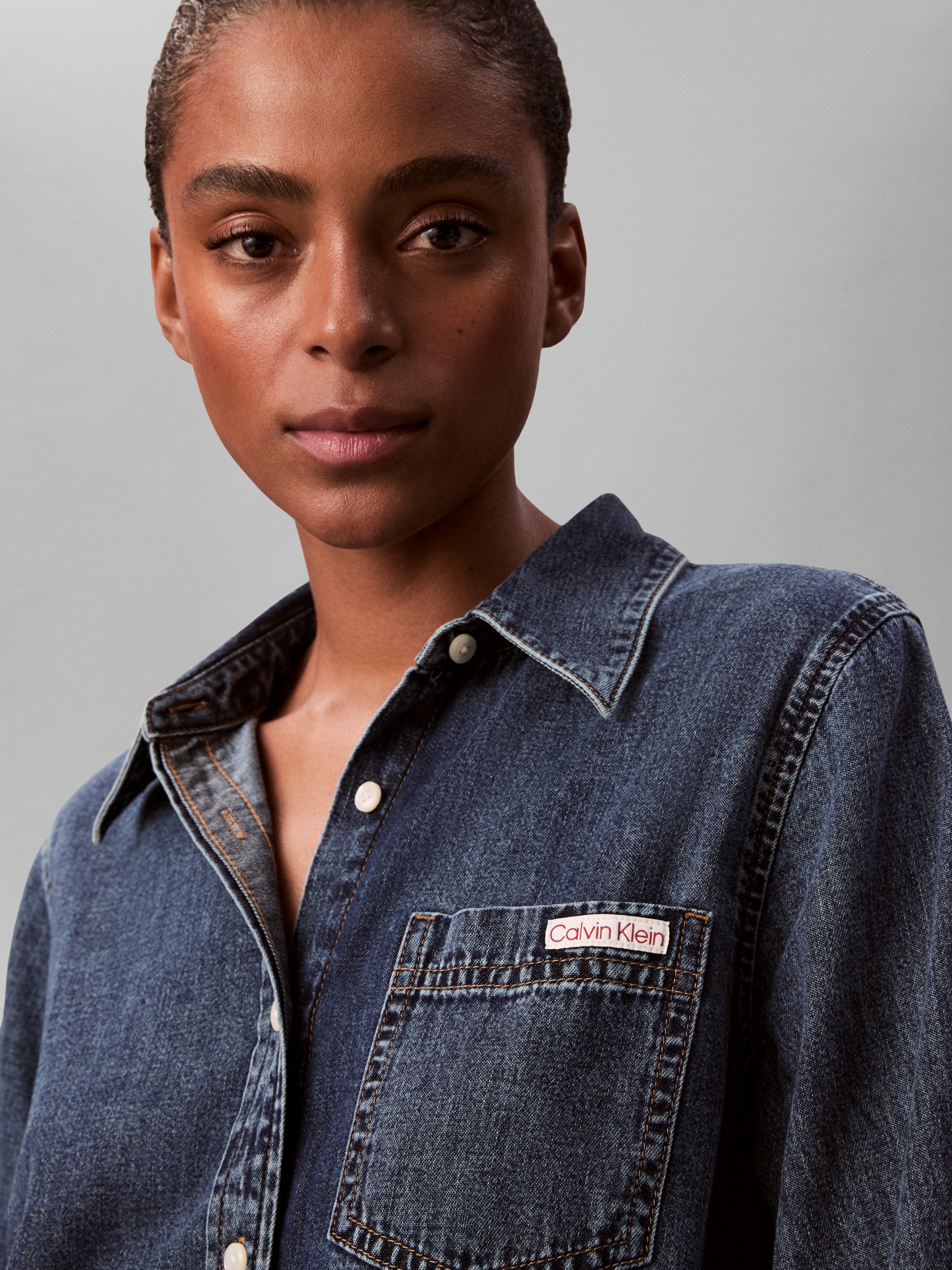 Thumbnail - Calvin Klein Jeans Jeansbluse Regular fit, Brusttasche, abgerundeter Saum