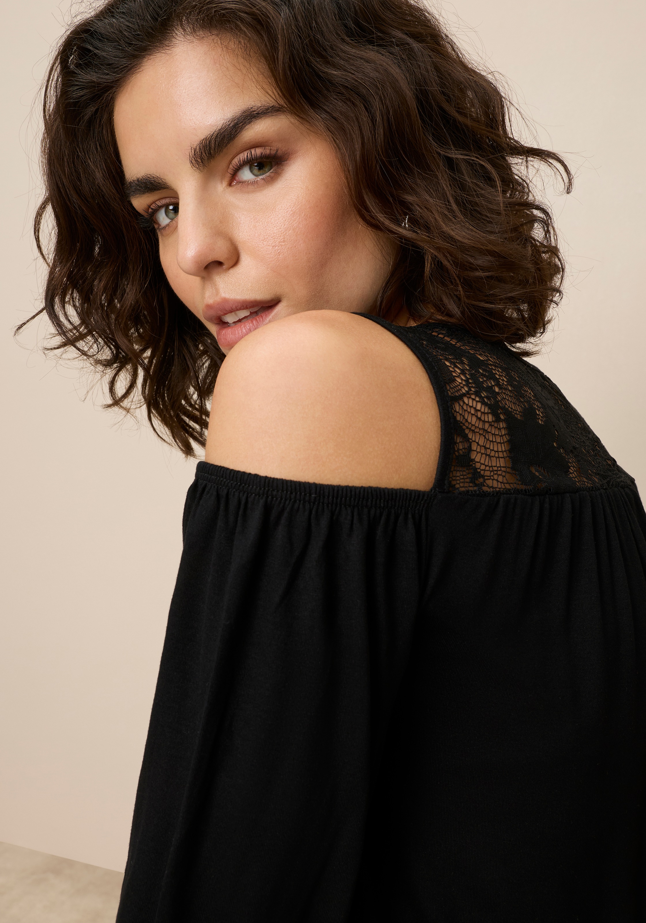 Thumbnail - Laura Scott Langarmshirt lässig geschnitten, Langarm, femininer Stil