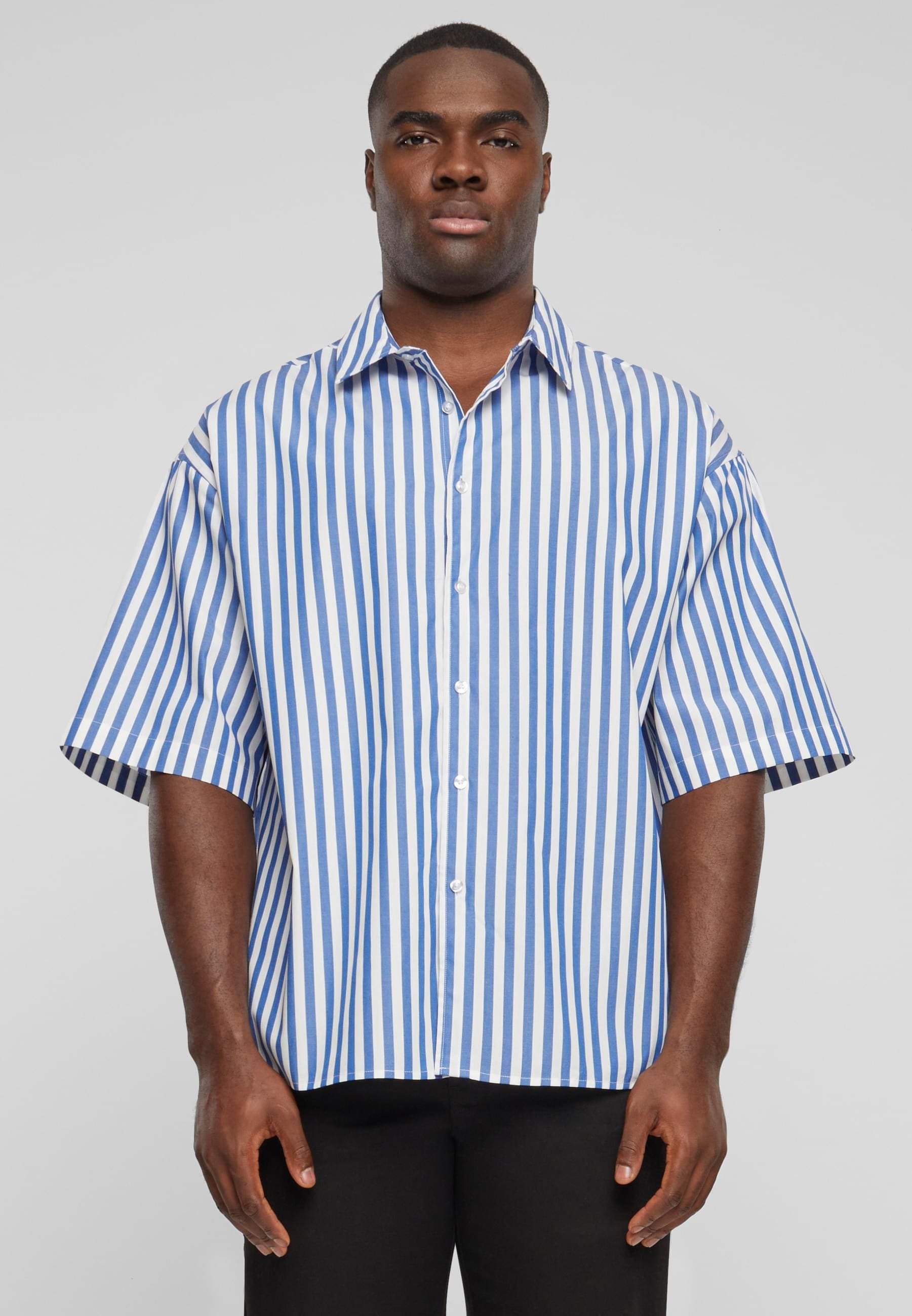 URBAN CLASSICS Langarmhemd »Urban Classics Herren Striped Short Sleeve Summer Shirt«, (1 tlg.)