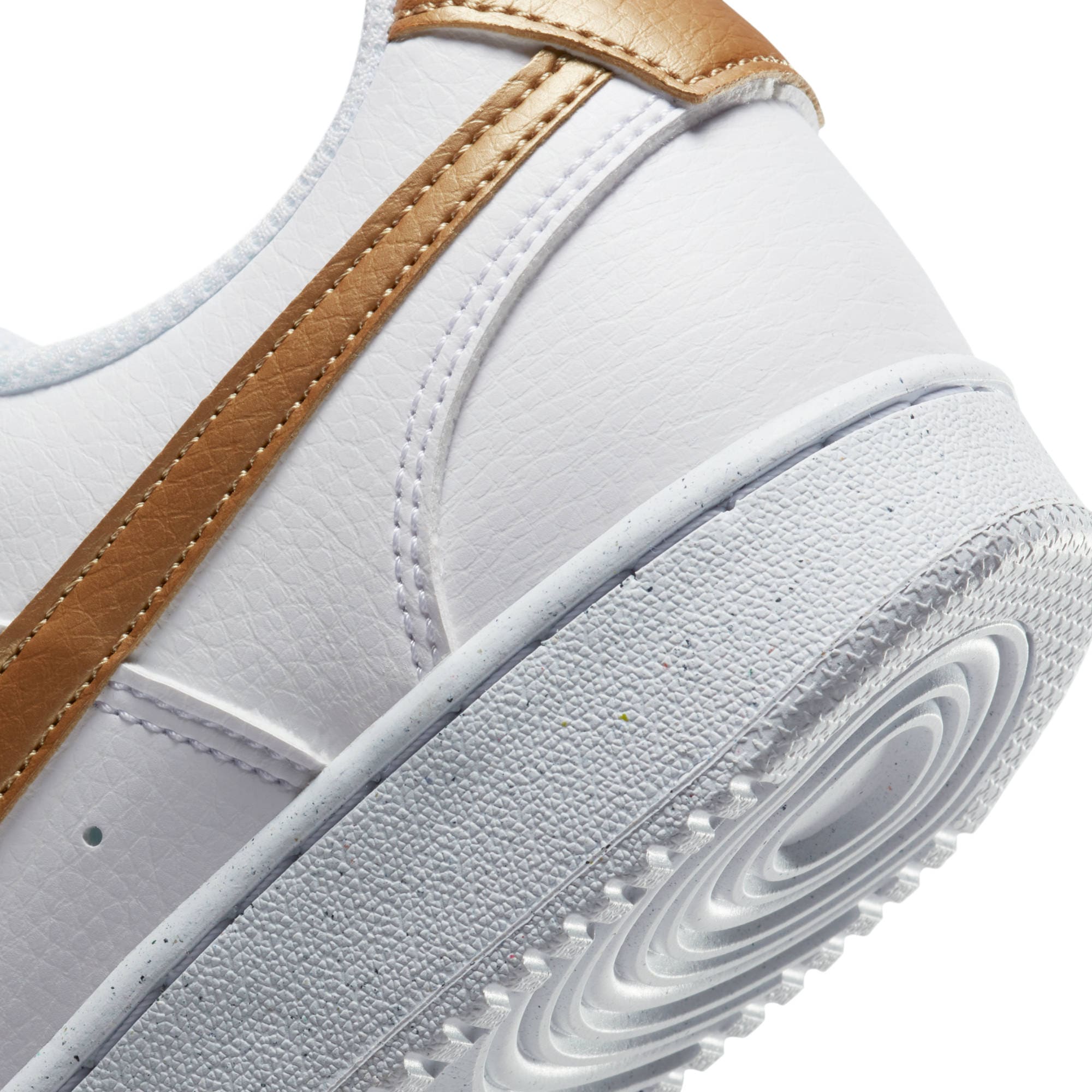 Nike Sportswear Sneaker »COURT VISION LOW NEXT NATURE«, Design auf den Spuren des Air Force 1