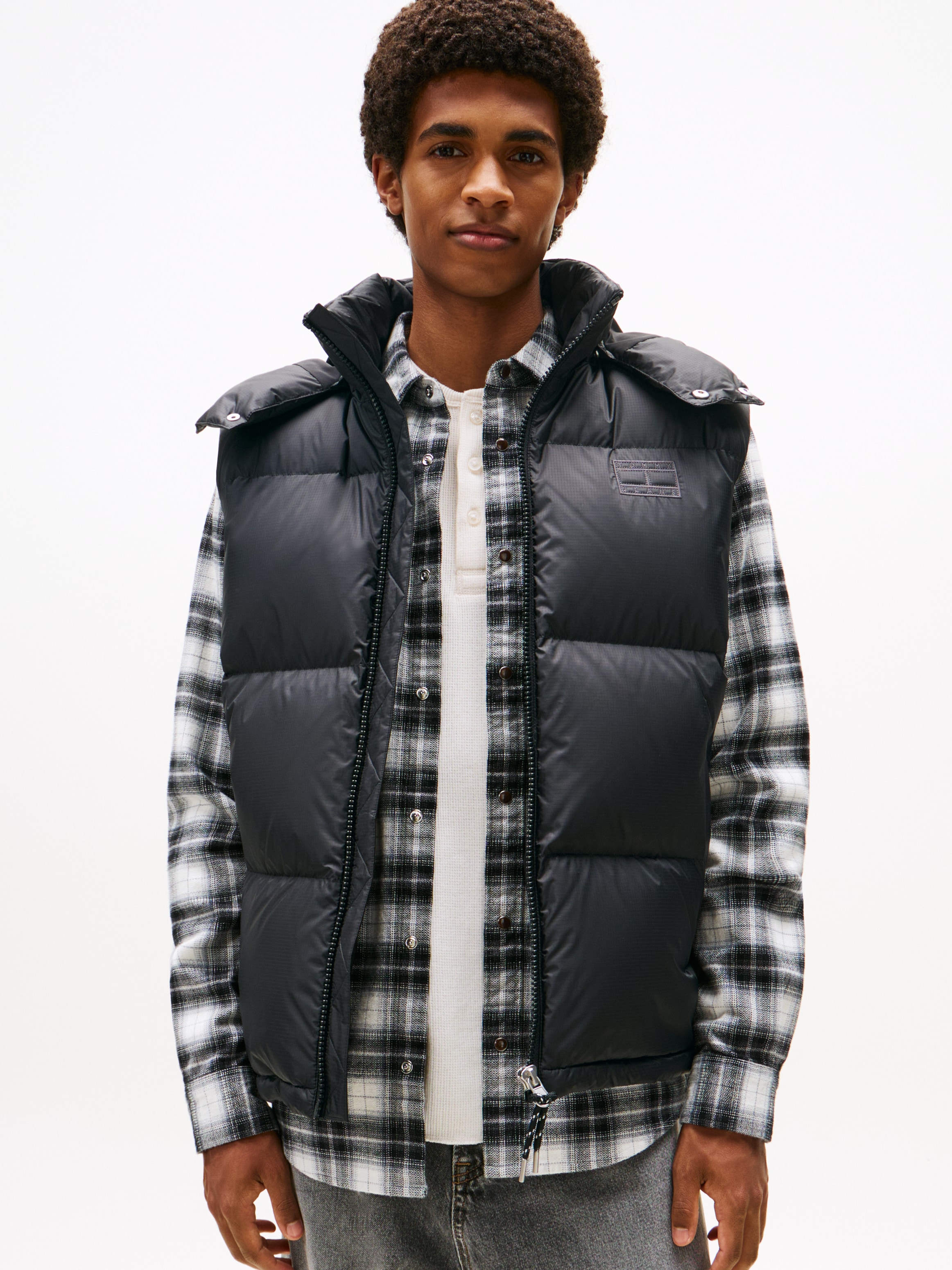 Tommy Jeans Steppweste "ALASKA DOWN VEST" Regular fit mit abnehmbarer Kapuz günstig online kaufen