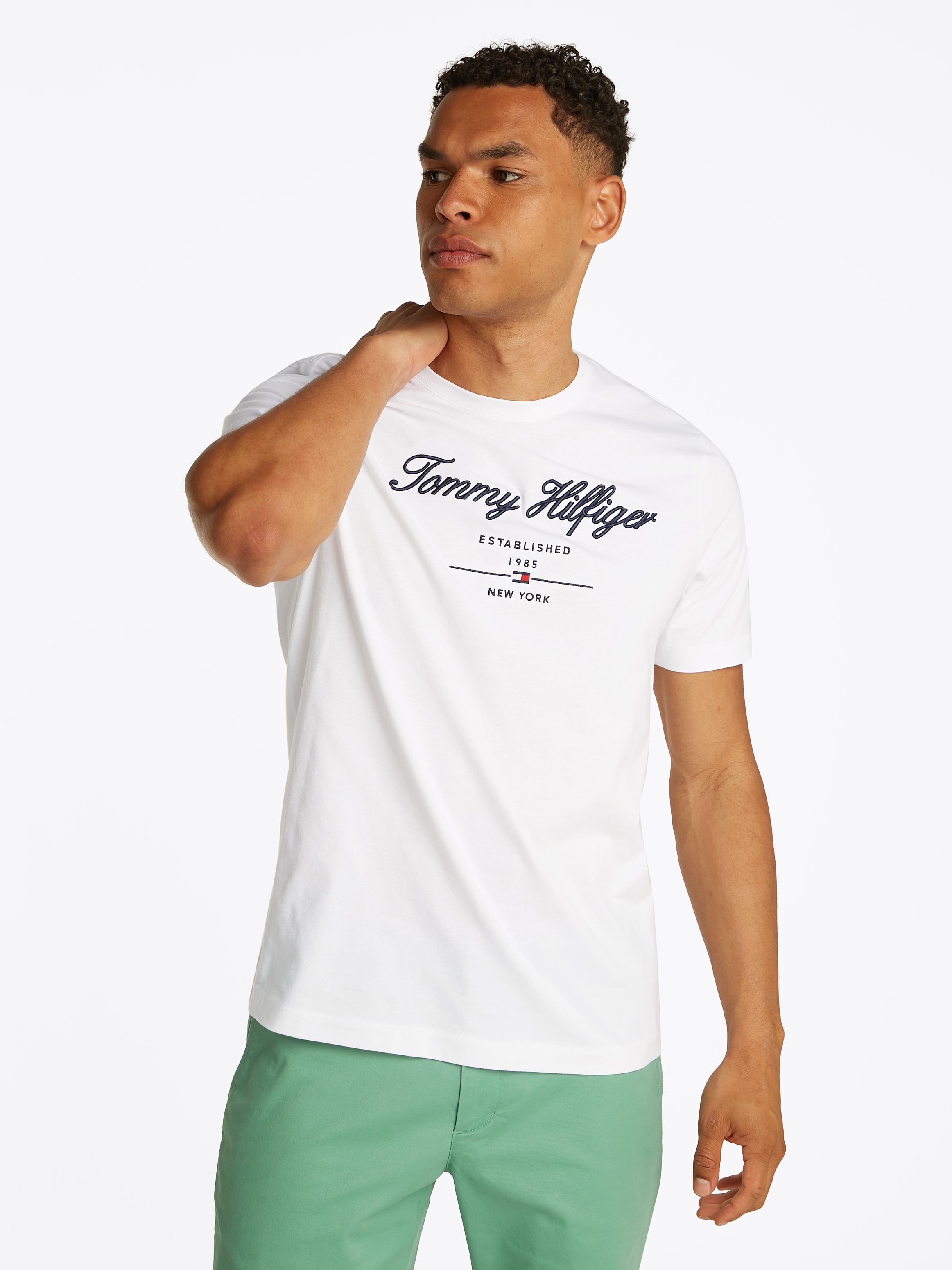 Tommy Hilfiger T-Shirt »SCRIPT LOGO TEE« mit aufgesticktem Logo