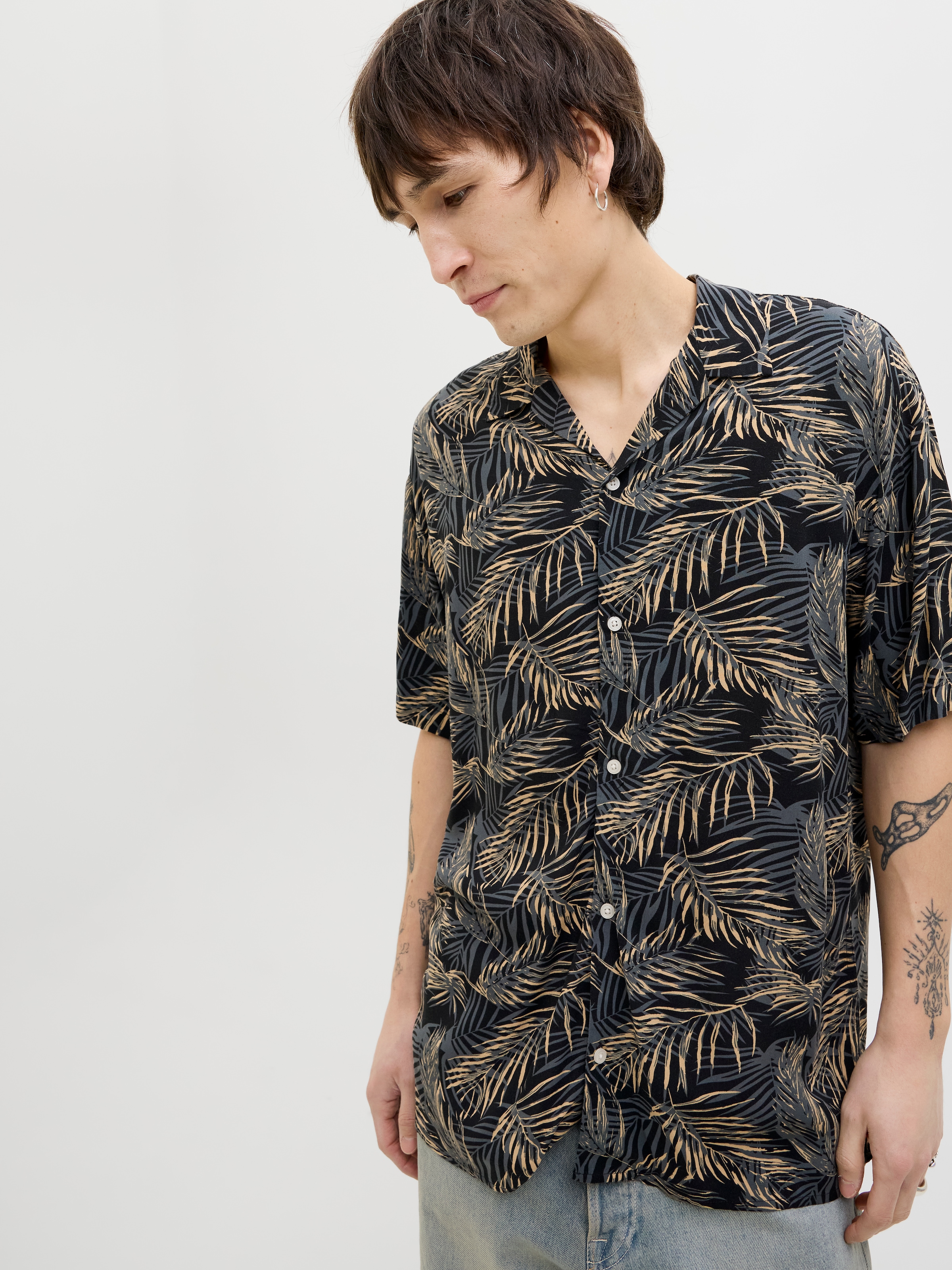 Jack & Jones Kurzarmhemd »JJEJEFF TROPICAL AOP RESORT SHIRT SS SN«, mit All-Over Print