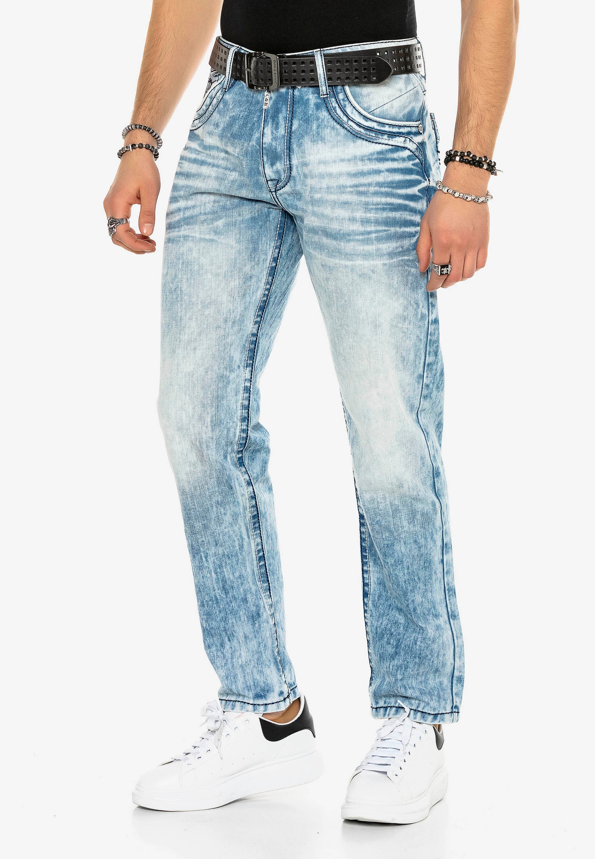 Cipo & Baxx Bequeme Jeans, mit verzierten Gesäßtaschen