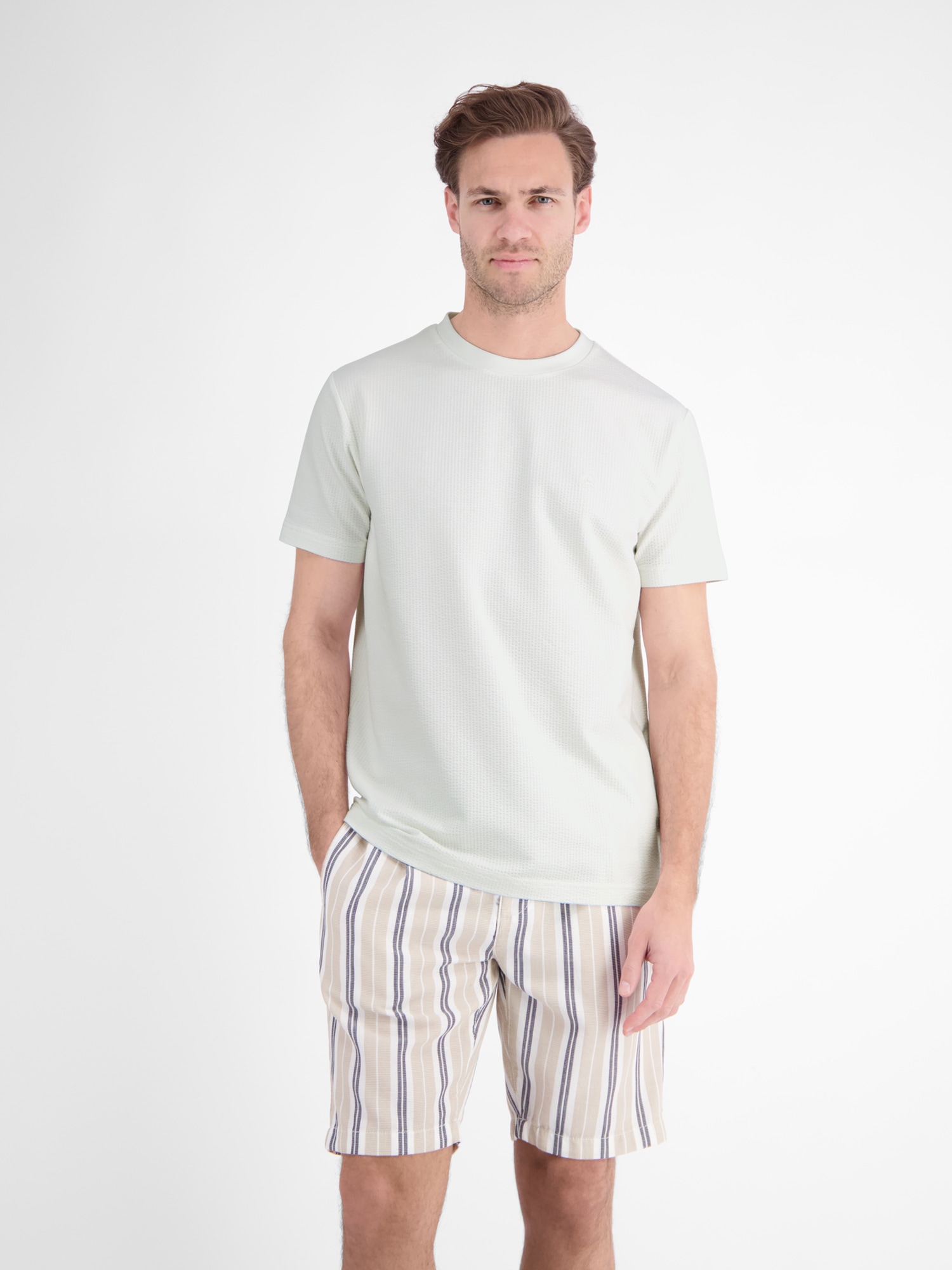 LERROS T-Shirt »T-Shirt in softer Seersucker-Qualität mit bequemem O-Neck«