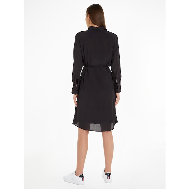 Tommy Hilfiger Blusenkleid »FLUID VISCOSE CREPE KNEE DRESS«, mit Logopatch  online bestellen | BAUR