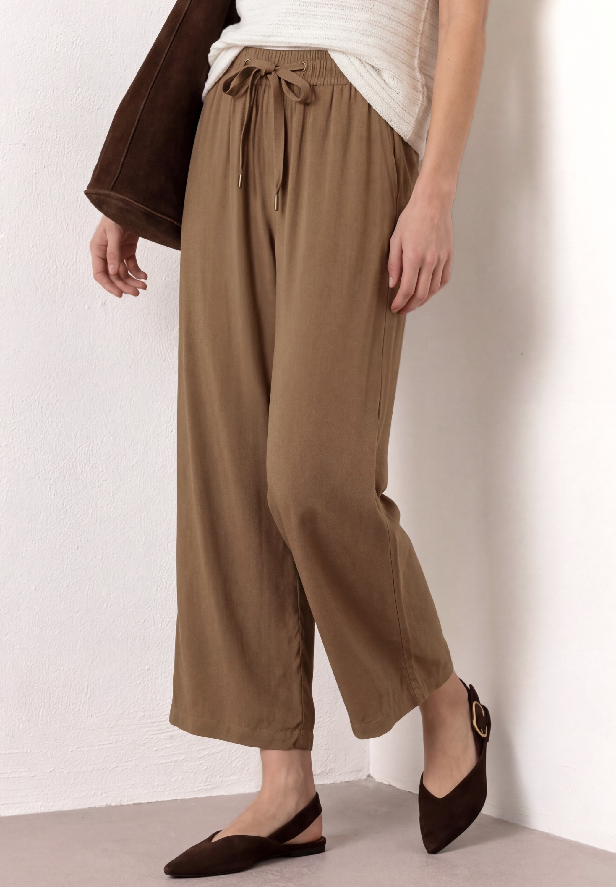 STREET ONE Stoffhose "Style Emee" 3/4-Sommerhose mit elastischem Bund und Tunnelzug