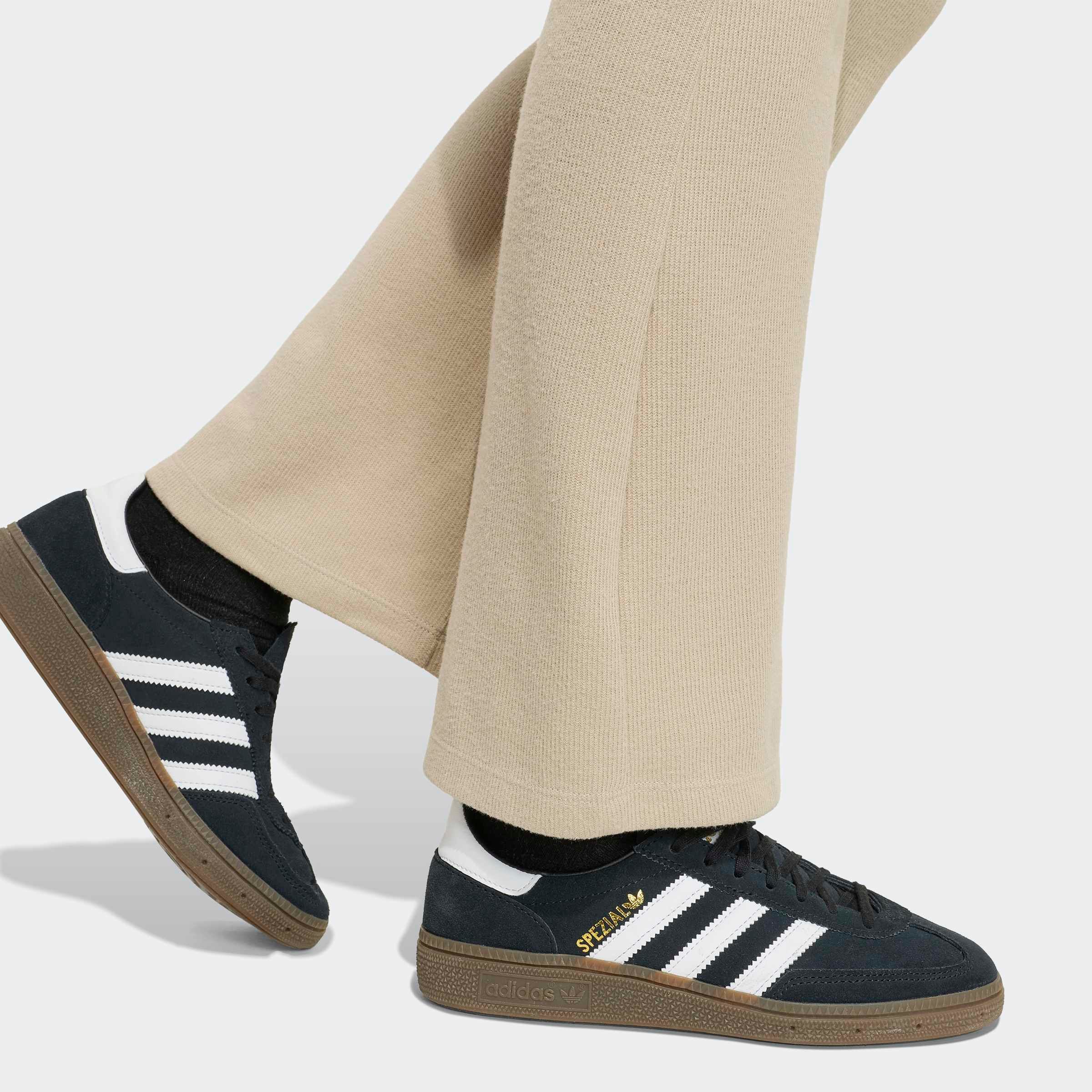 adidas Originals Sporthose »AUSGESTELLTE, WINTERTAUGLICH«  für Kinder, mit normal-weiter Passform, lange Ausführung