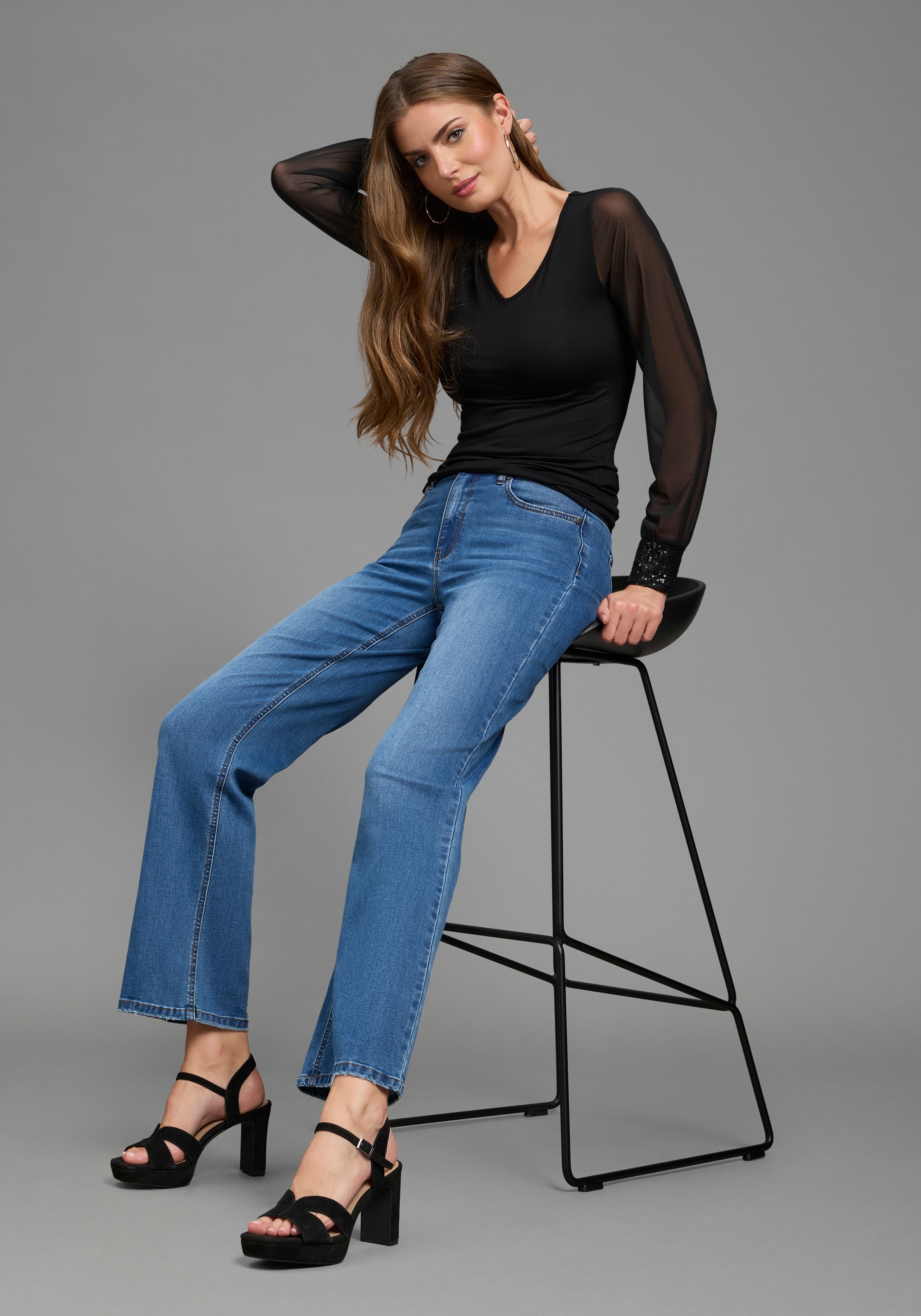 Laura Scott Shirtbluse figurbetonte Passform, mit V-Ausschnitt
