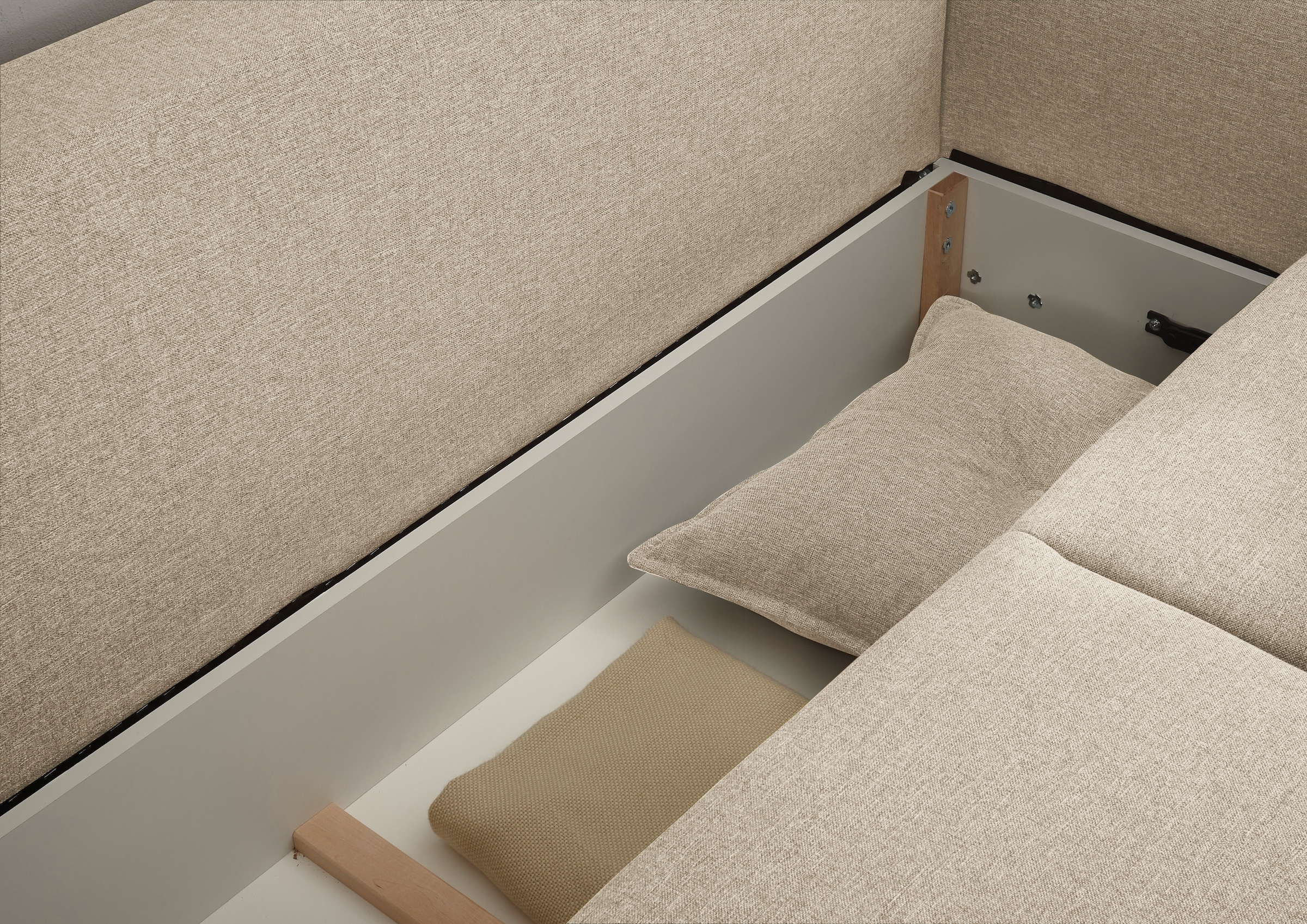 ED EXCITING DESIGN Schlafsofa »Pamplona«, mit Bettfunktion, Bettkasten, Rücken- und Zierkissen, frei im Raum