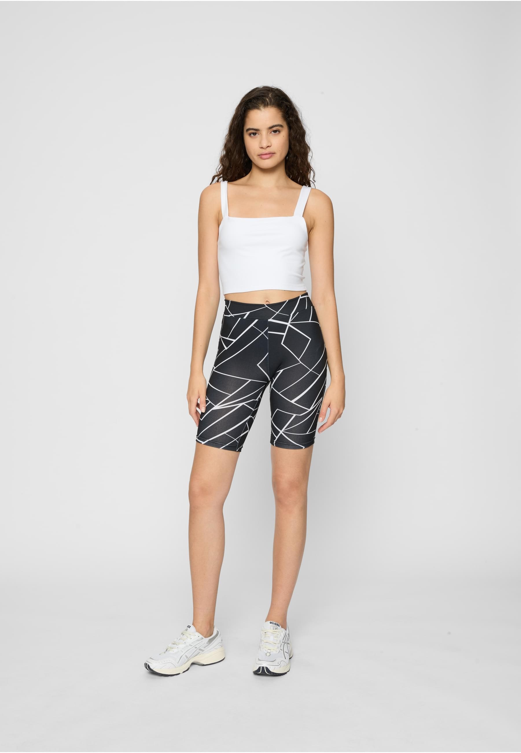 URBAN CLASSICS Stoffhose »Urban Classics Damen Ladies AOP Cycle Shorts 2-Pack«, (1 tlg.)