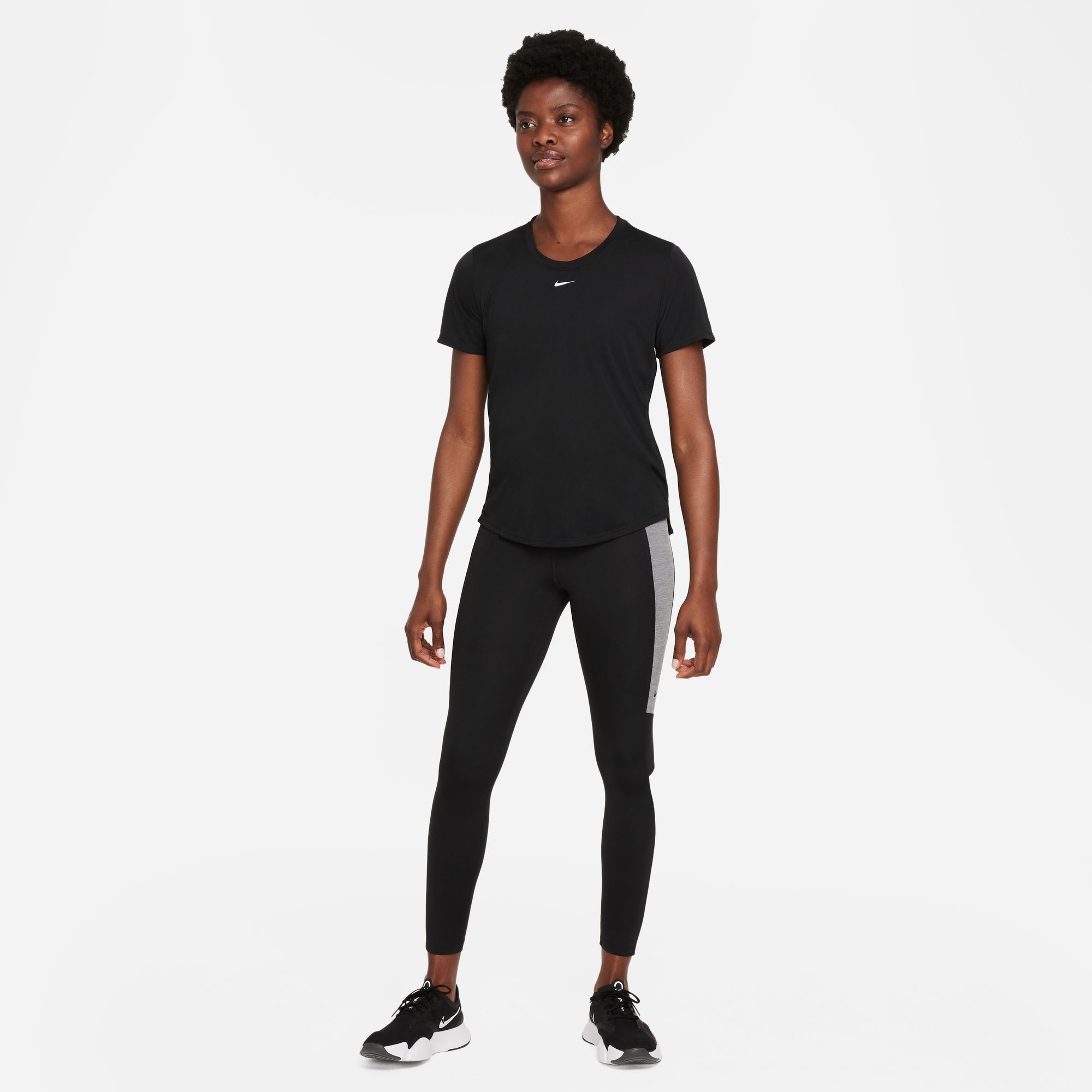 Nike Trainingsshirt »DRI-FIT ONE WOMEN'S STANDARD FIT SHORT-SLEEVE TOP«