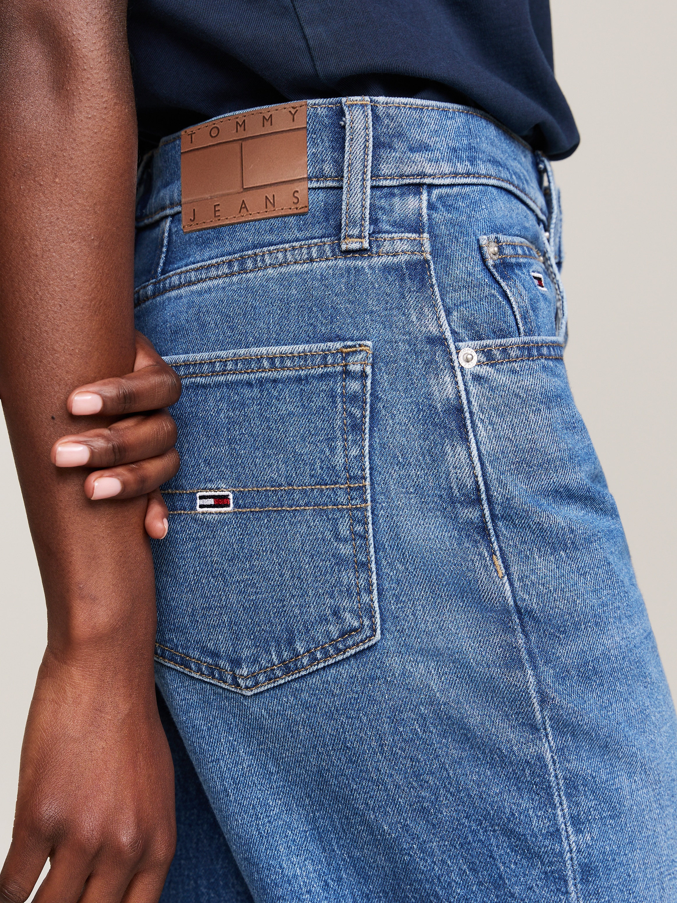 Tommy Jeans Tapered-fit-Jeans »Tommy Jeans - Damenjeans - MOM Fit- High Waist - Tapered«