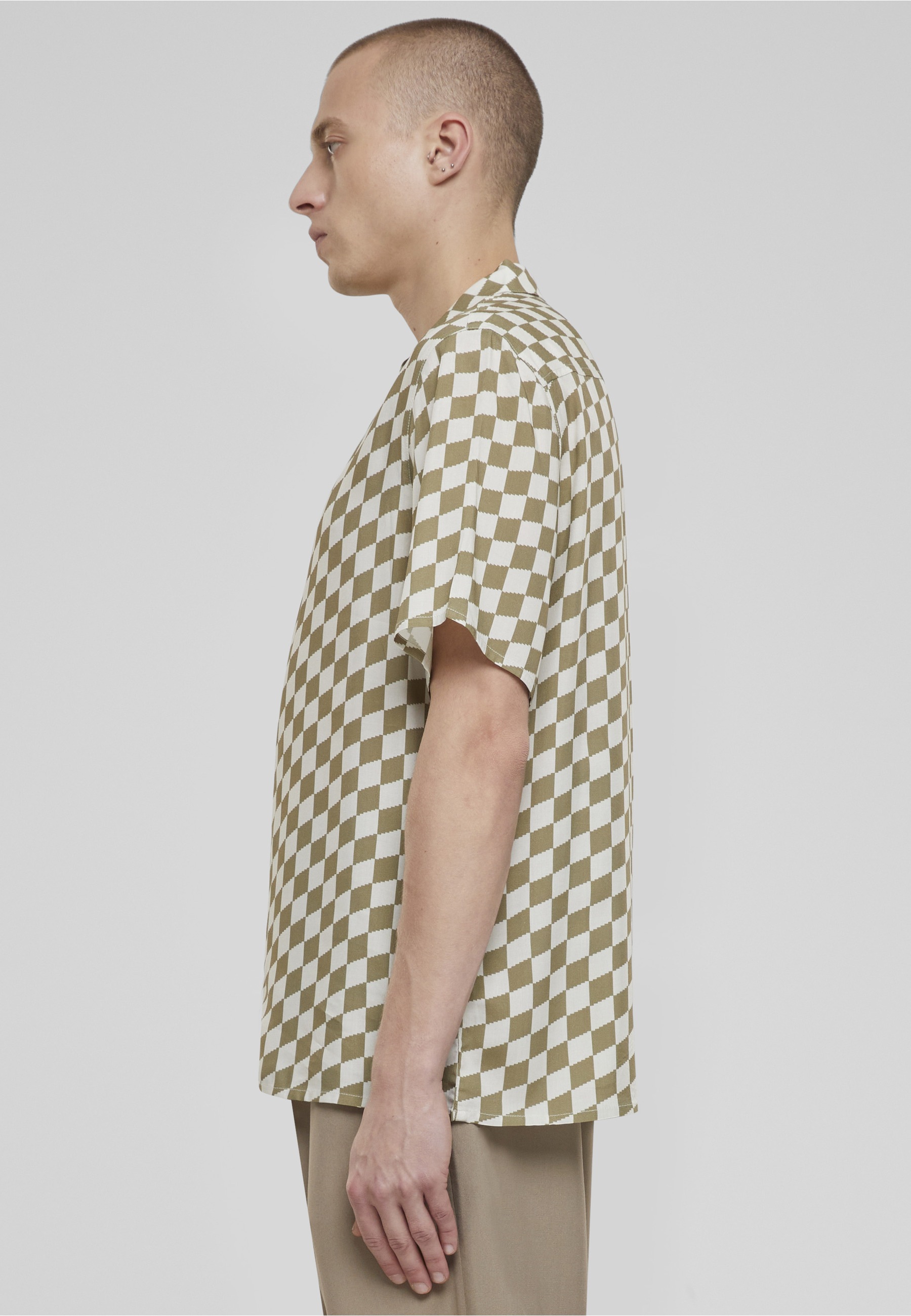 URBAN CLASSICS Kurzarmhemd »Urban Classics Herren Viscose AOP Resort Shirt« 1 Stk.