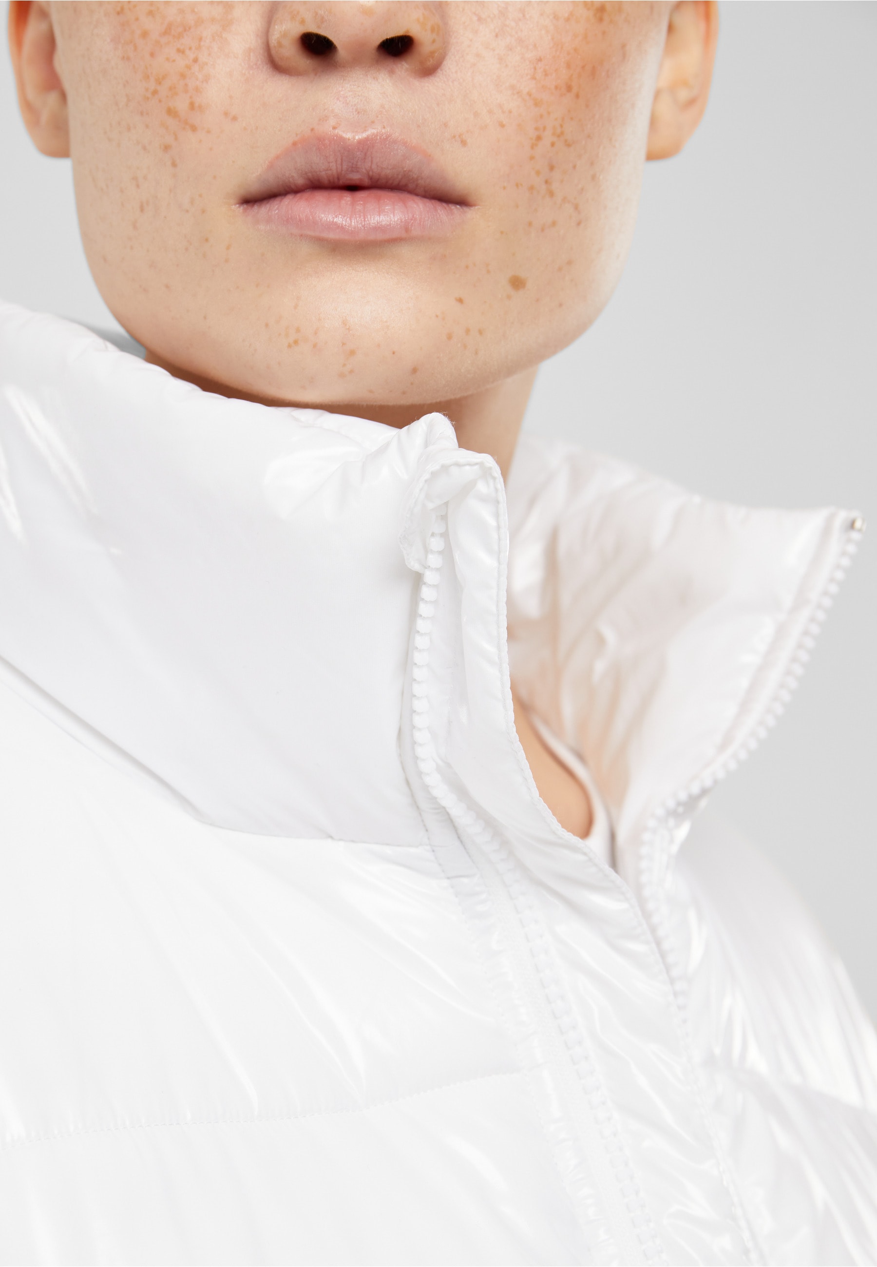 URBAN CLASSICS Winterjacke »Urban Classics Ladies Recycled Short Shiny Puffer Jacket« 1 Stk. tlg. ohne Kapuze