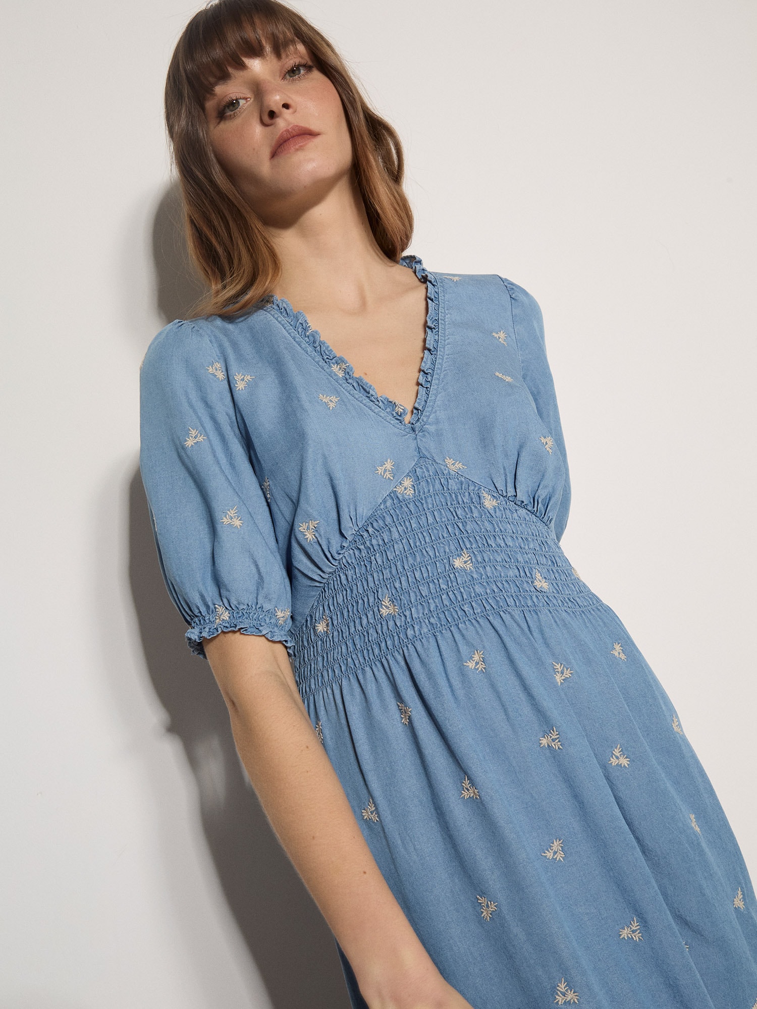 Apricot Midikleid »Denim Blumen-Stickerei Kleid« mit Puffärmeln