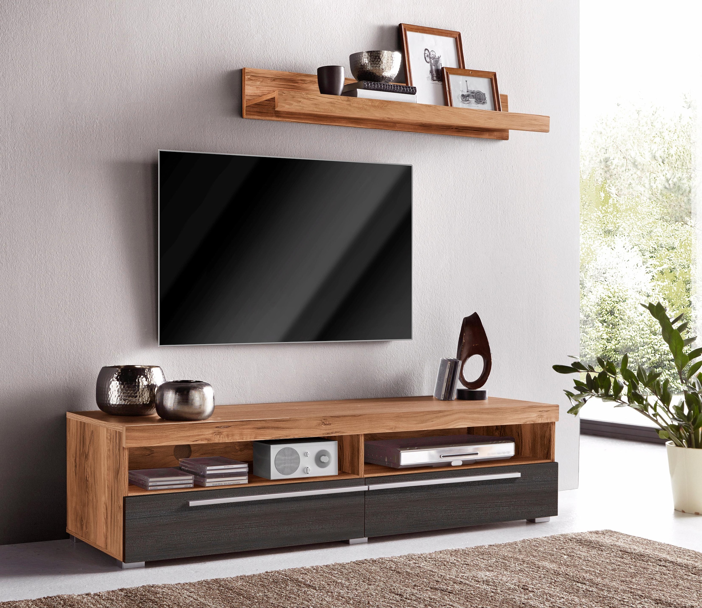 INOSIGN Lowboard »Roger,Breite 140 cm, stilvolle TV-Kommode, inclusive Wandboard«, TV-Schrank mit viel Stauraum, TV-Board, 2 Klappen