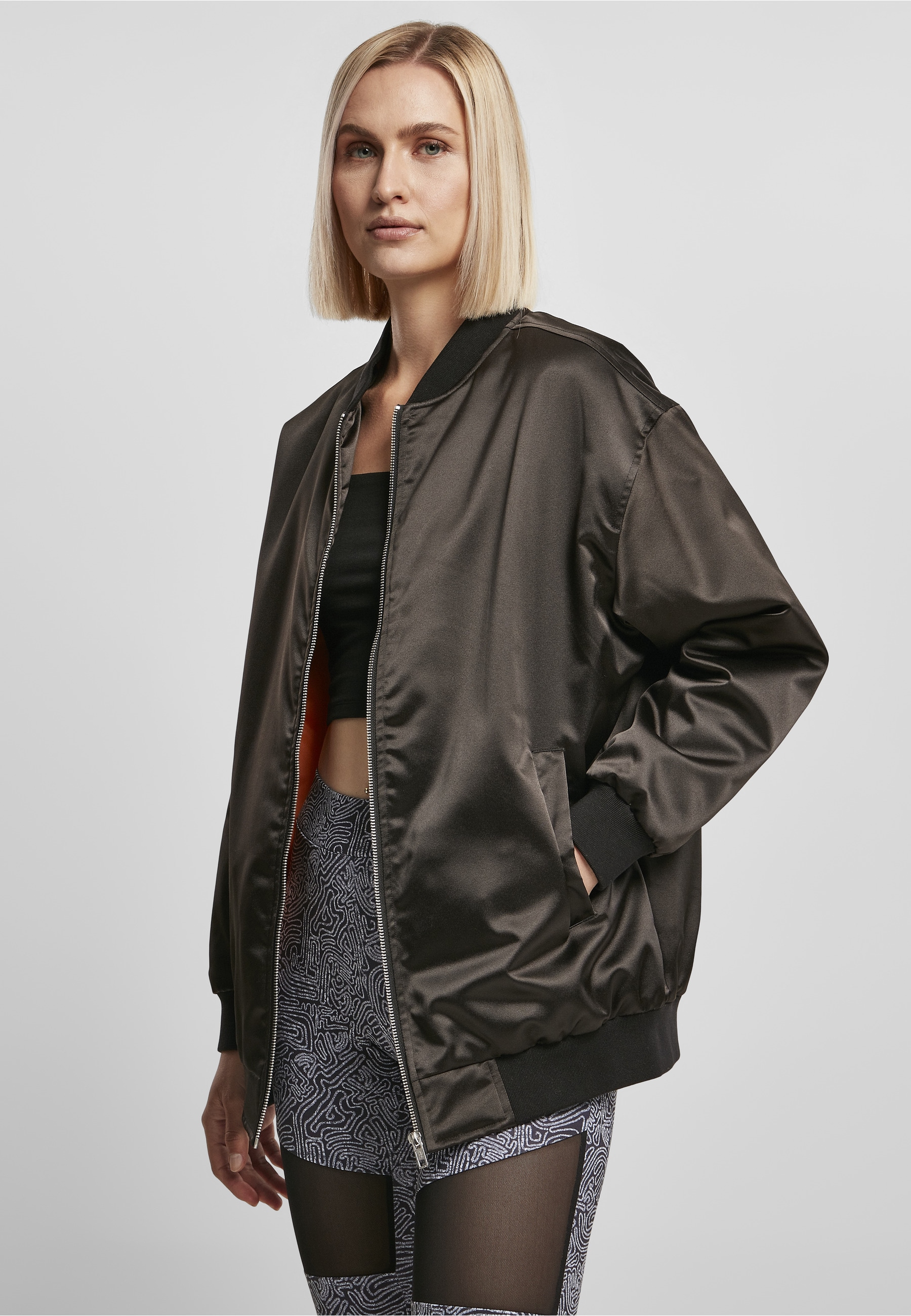 URBAN CLASSICS Anorak »Urban Classics Damen Ladies Oversized Satin Bomber Jacket« 1 Stk. tlg. ohne Kapuze