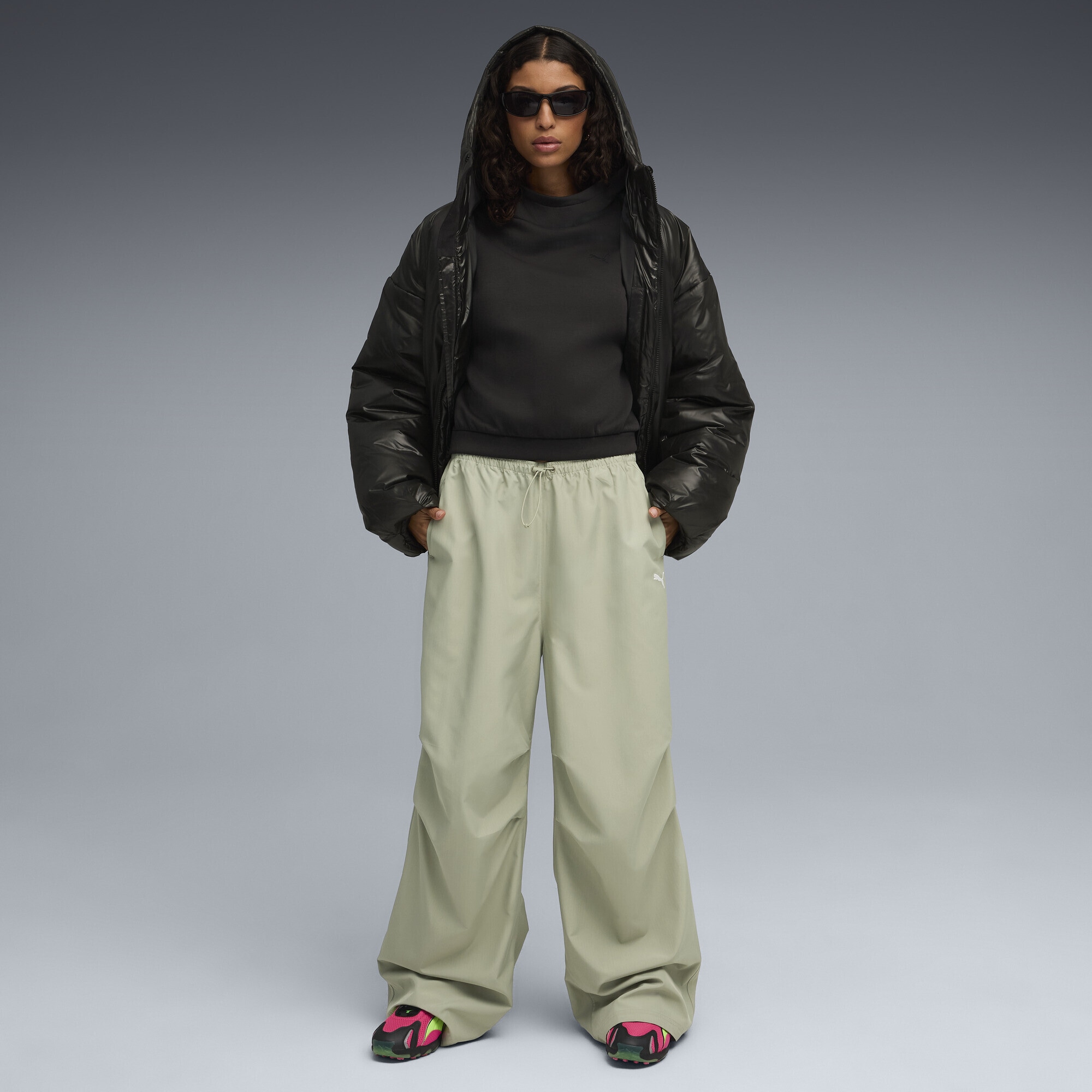 PUMA Sporthose »Wardrobe Essentials Gewebte Parachute-Hose Damen«