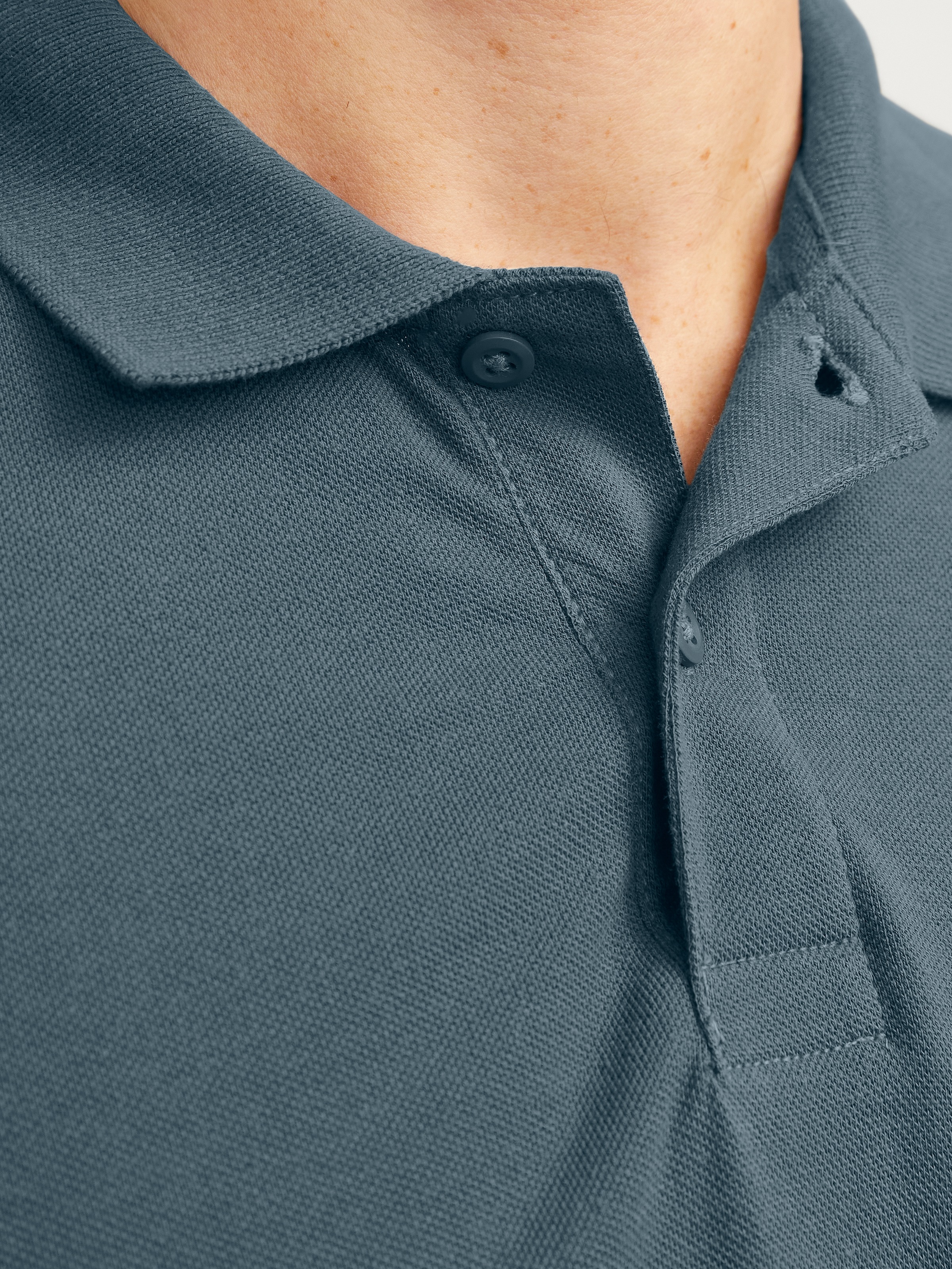 Thumbnail - Jack & Jones Poloshirt "JJEBASIC POLO SS NOOS", mit Logo Stickerei