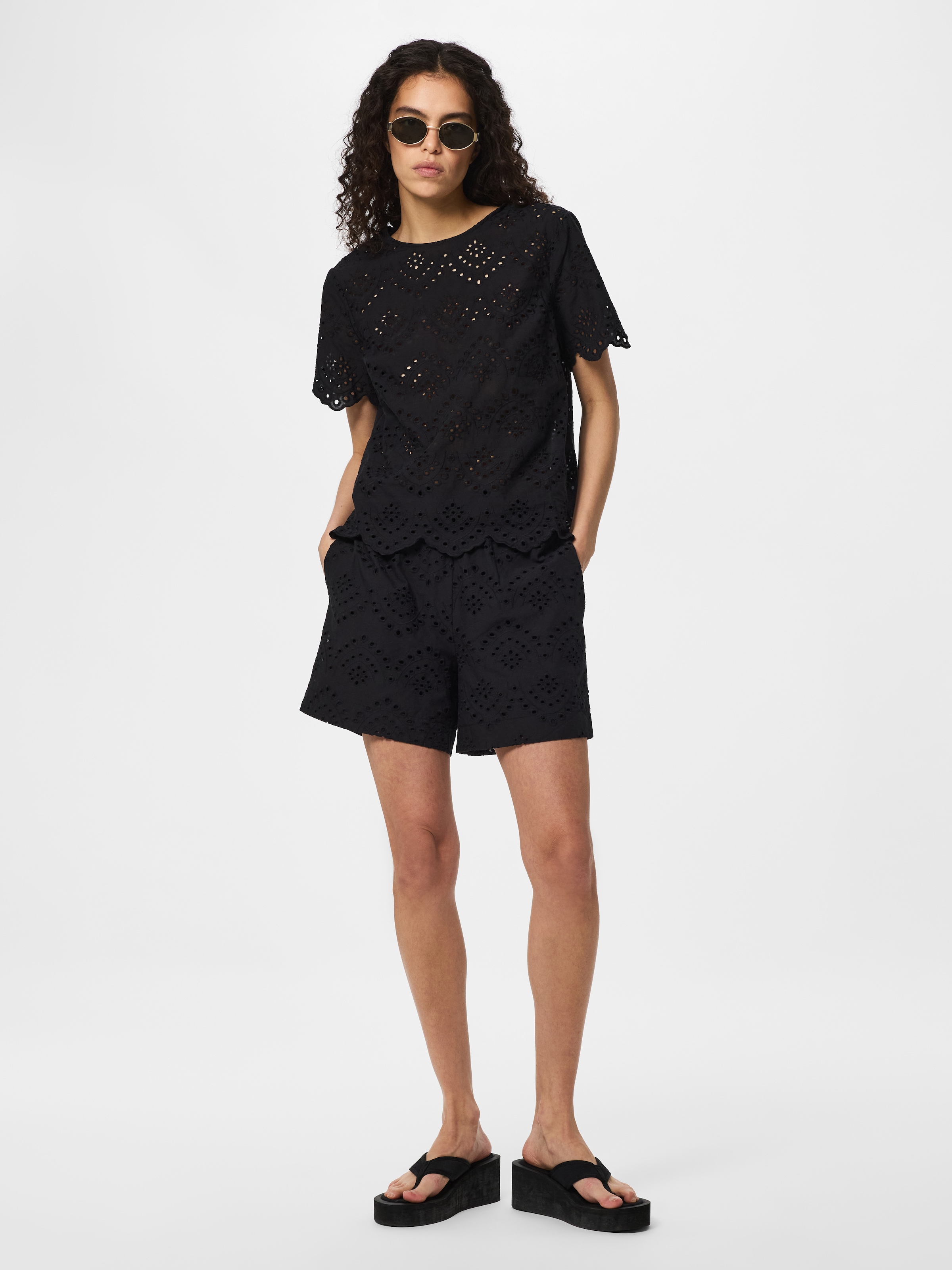 pieces Shirttop »PCVILDE SS TOP WVN NOOS« mit Allover-Lochstickerei