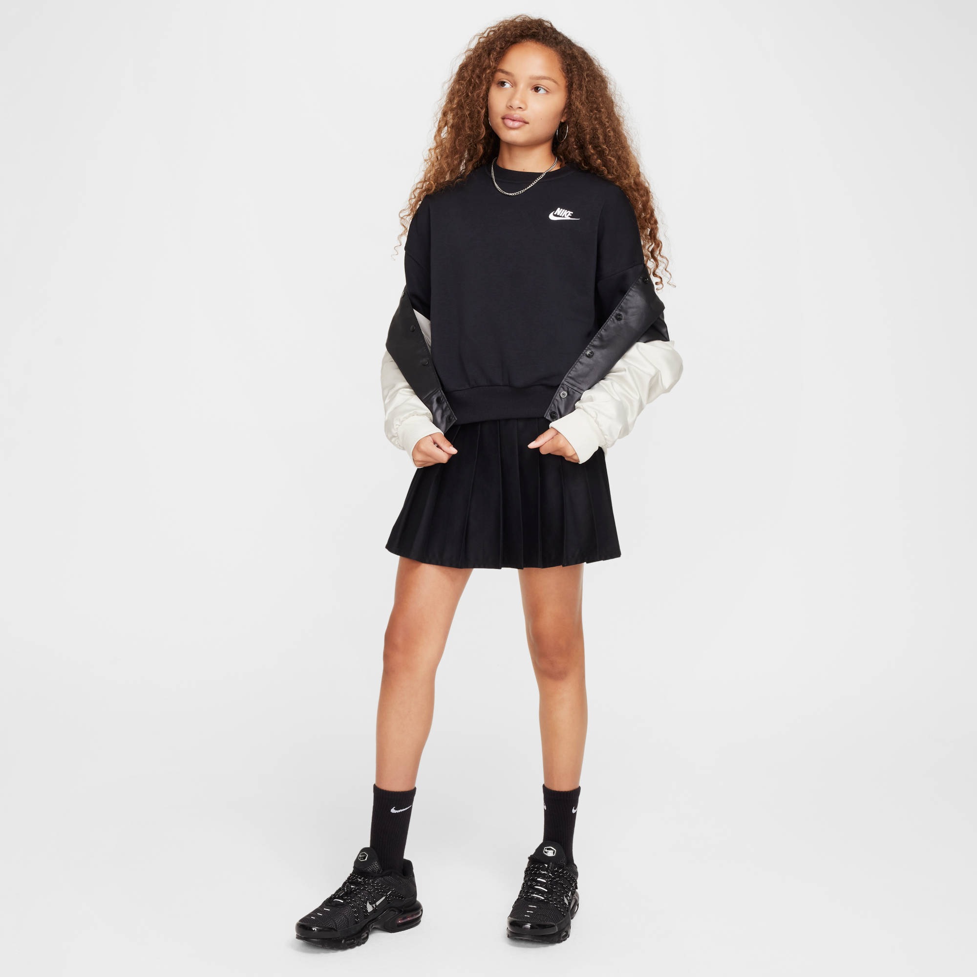 Sweatshirt NIKE SPORTSWEAR, Mädchen, Gr. S (128/134), schwarz, weiß, Obermaterial: 80% Baumwolle, 20% Polyester, Sweatshirts Sweatshirt, lockerer Schnitt, leichtes Fleece, leicht verkürztes Design 3