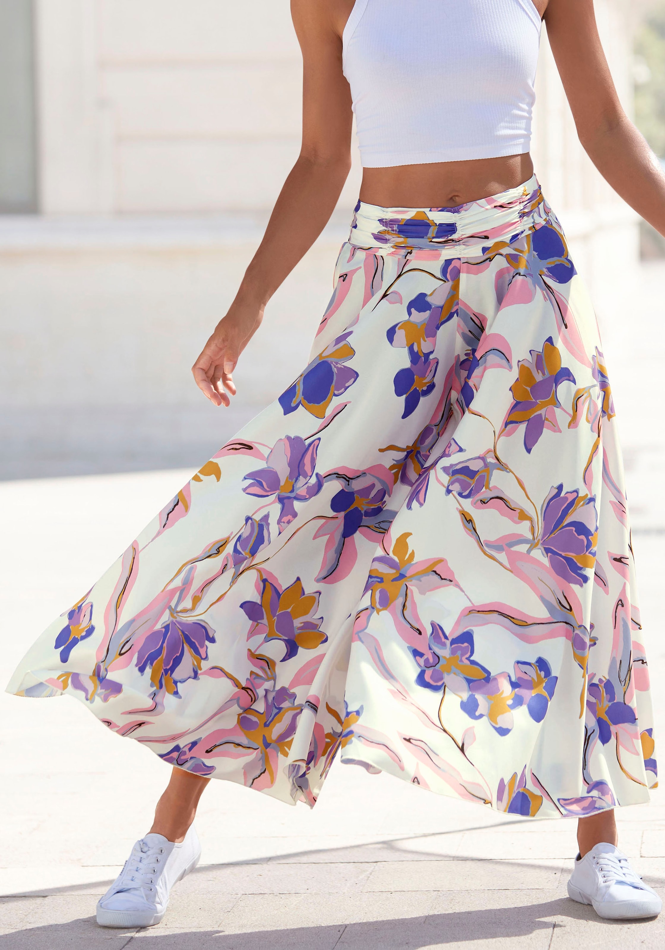 LASCANA Hosenrock "mit extra weitem Bein" floraler Druck, Culotte, luftige Sommerhose, Strandhose, Schlupfhose