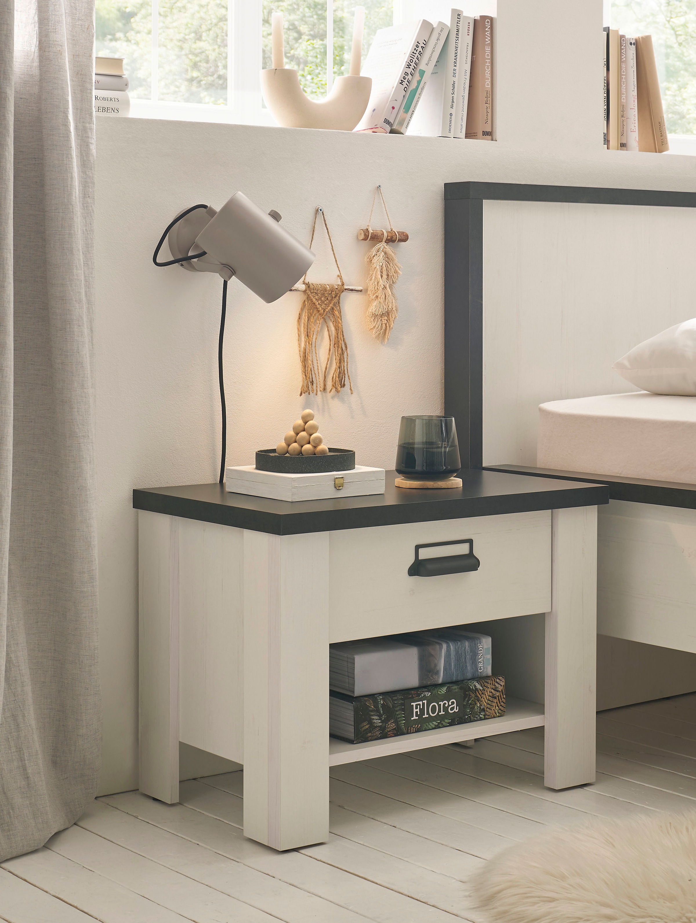 Home affaire Nachtkommode »SHERWOOD«, mit Apothekergriff aus Metall, Schubkasten "Soft close", Breite 60 cm