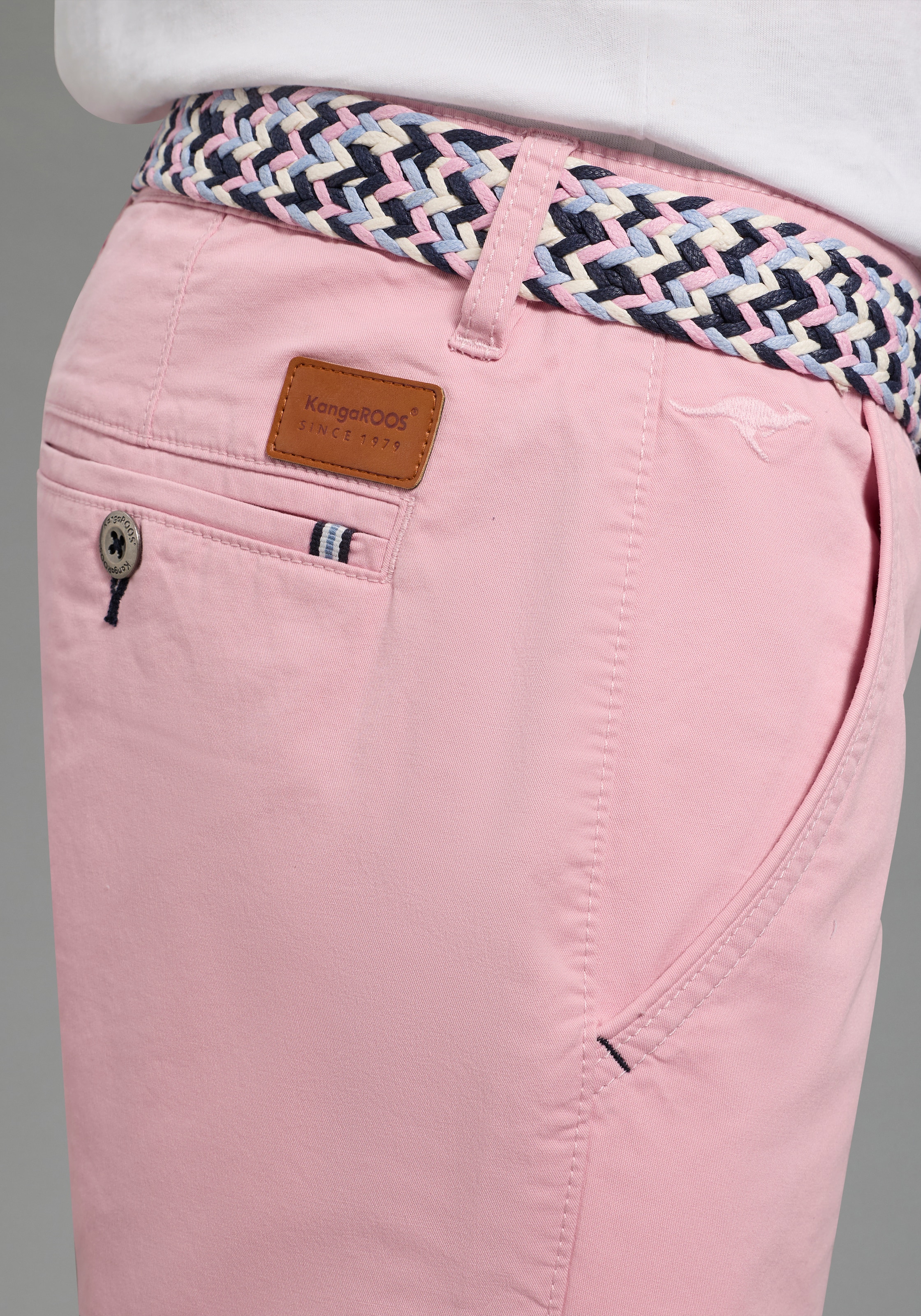 KangaROOS Chinoshorts  gerade geschnitten, kniefrei, mit Gesäß- und Eingrifftaschen