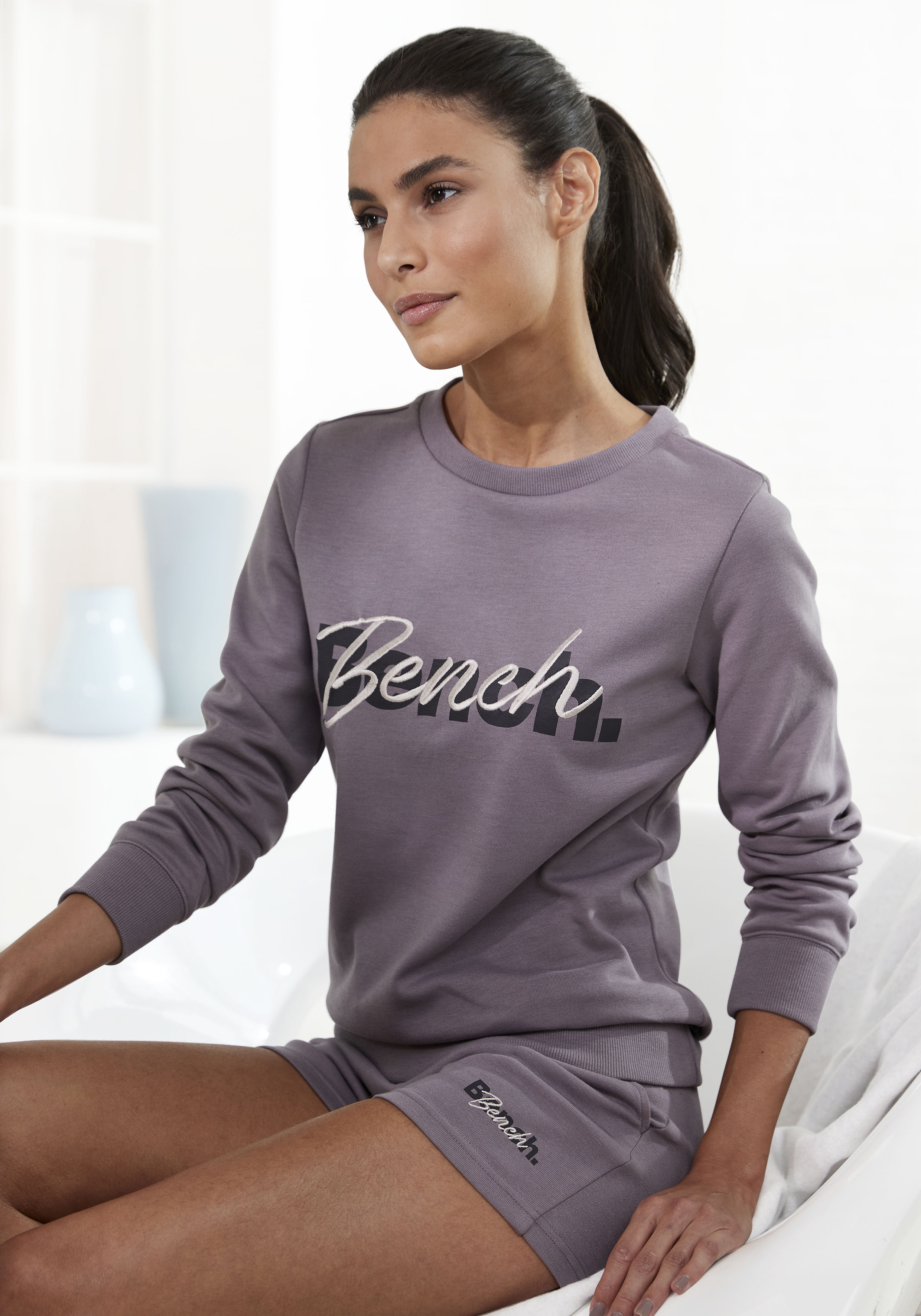 Bench. Loungewear Sweatshirt, mit Logodruck und Stickerei, Loungewear