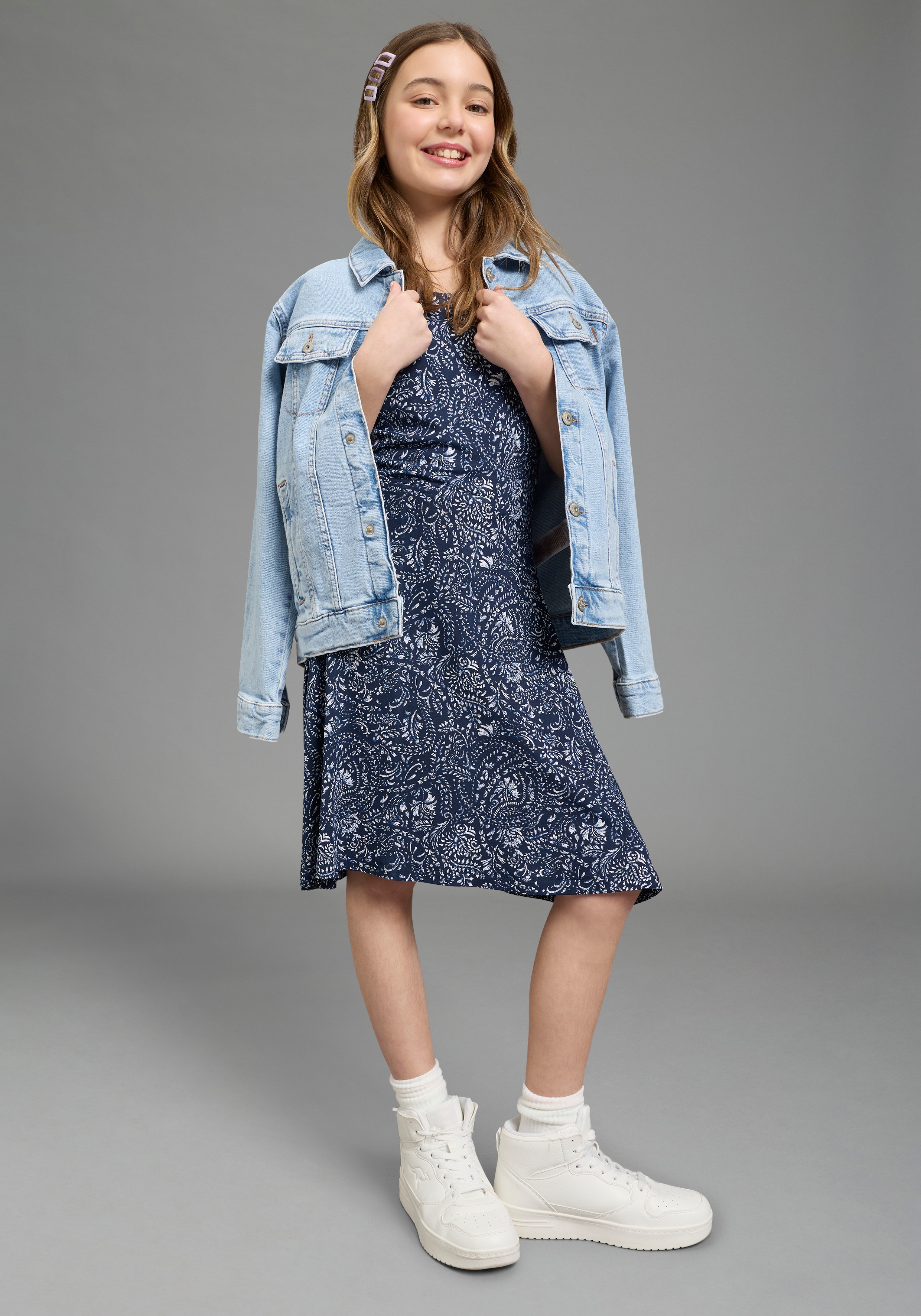 KIDSWORLD Jerseykleid "Viskose-Kleid mit Paisley Allover" Ohne Taschen Viskosekleid für Mädchen, mit modischem Druck, bequeme Passform