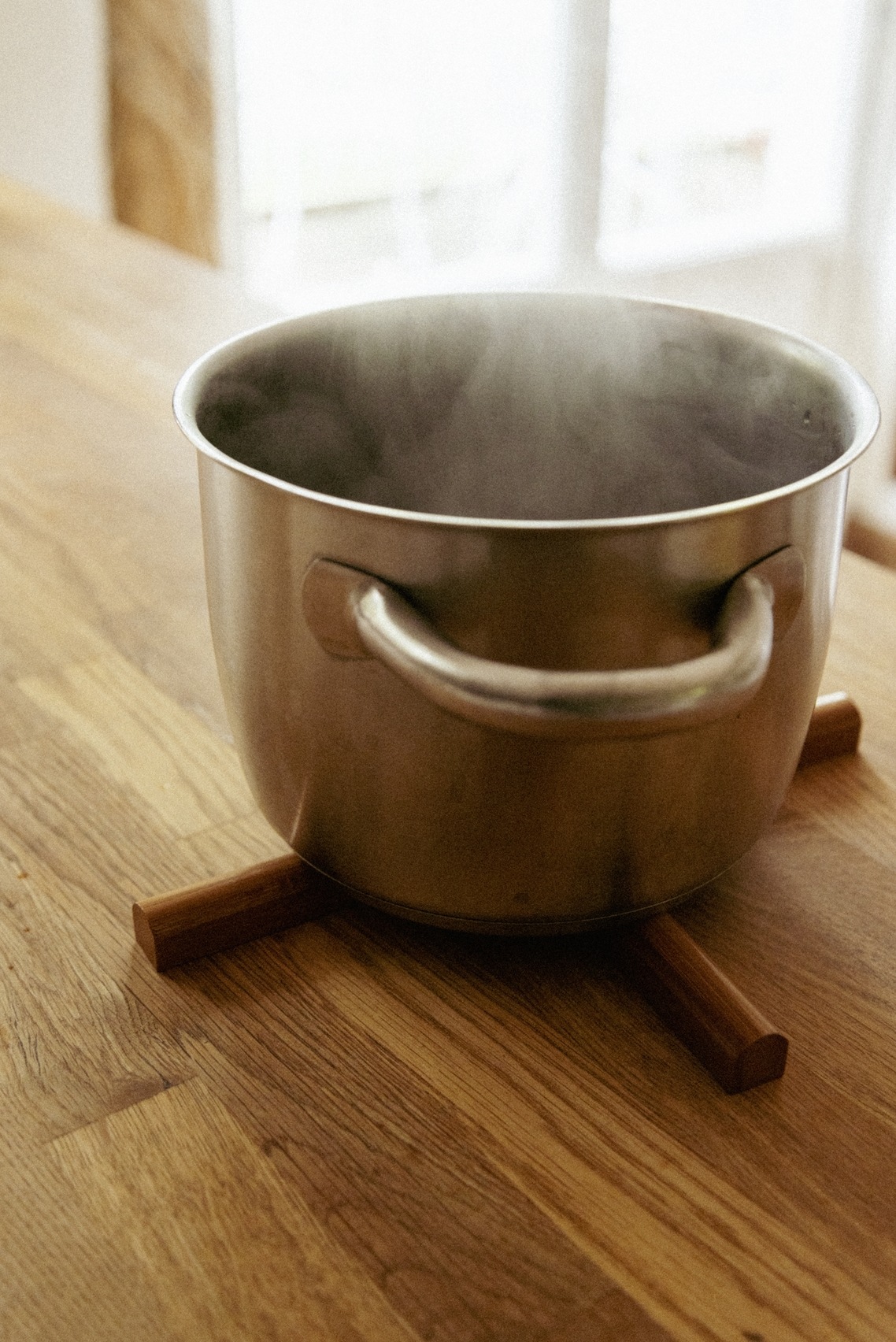 Thumbnail - WENKO Topfuntersetzer "Modell Miley" aus Bambus mit hitzebeständigen Silikonverbindungen, einklappbar