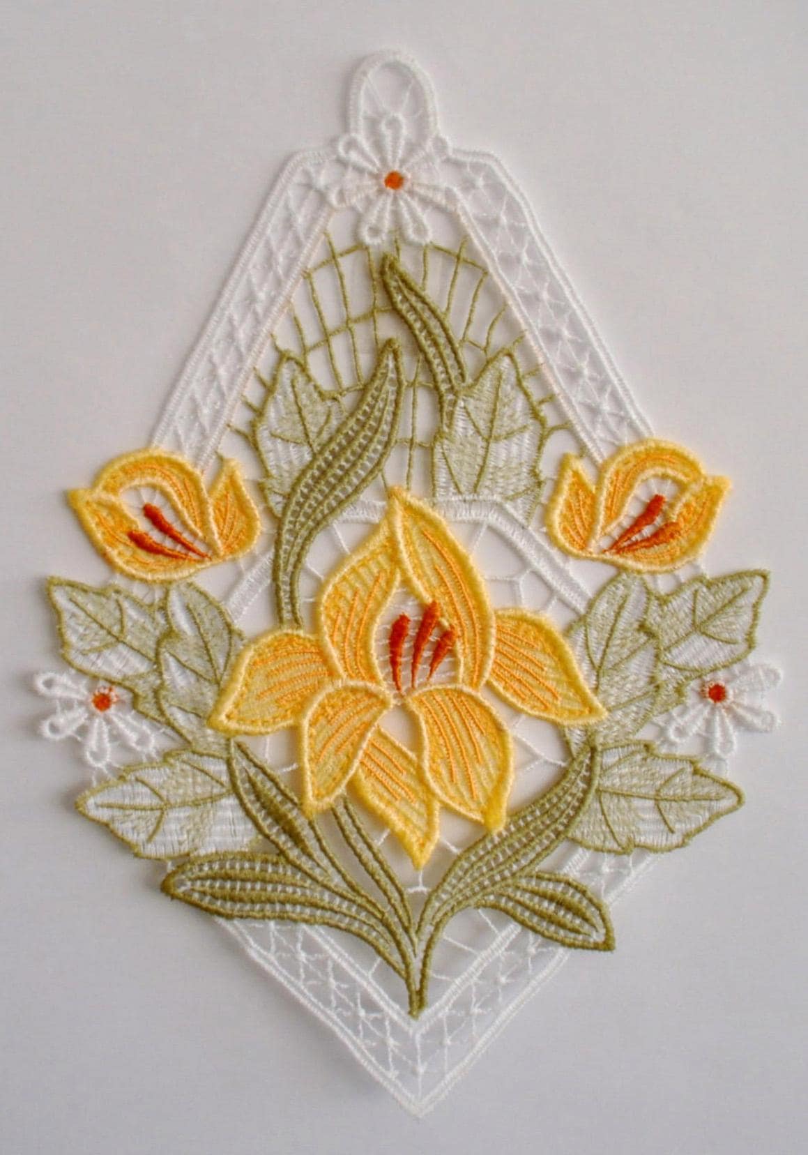 Stickereien Plauen Fensterbild "Lilienzeit" günstig online kaufen