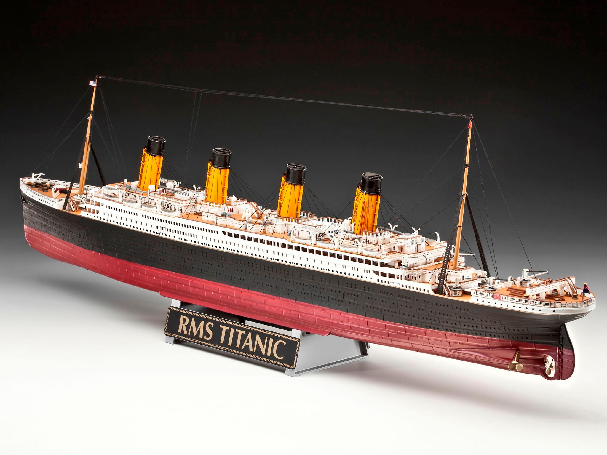 Revell® Modellbausatz »Geschenkset 100 Jahre R.M.S. Titanic«, Made in Europe