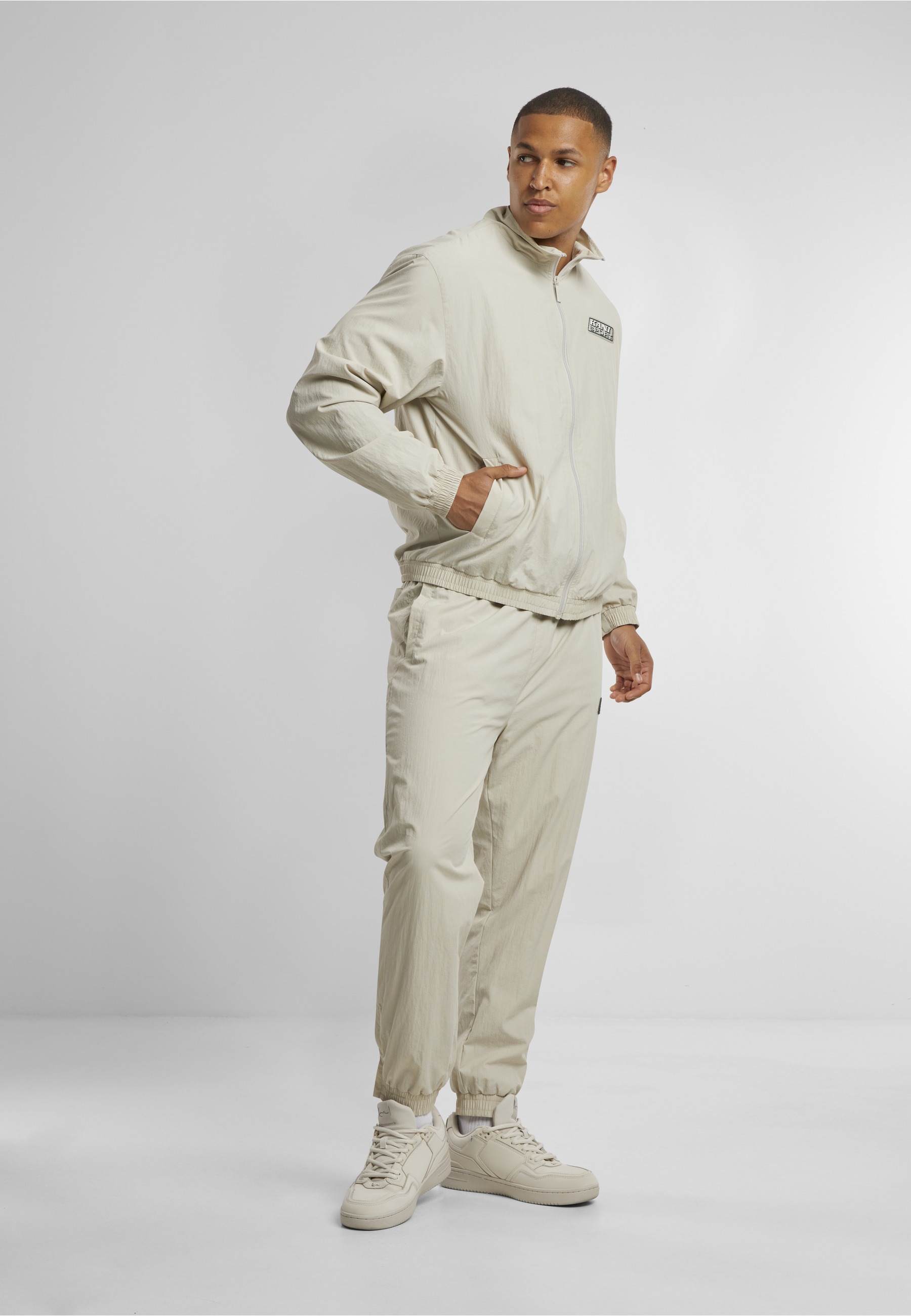 Karl Kani Trainingsjacke »Karl Kani Sport Patch Essential Trackjacket« 1 Stk. tlg. ohne Kapuze