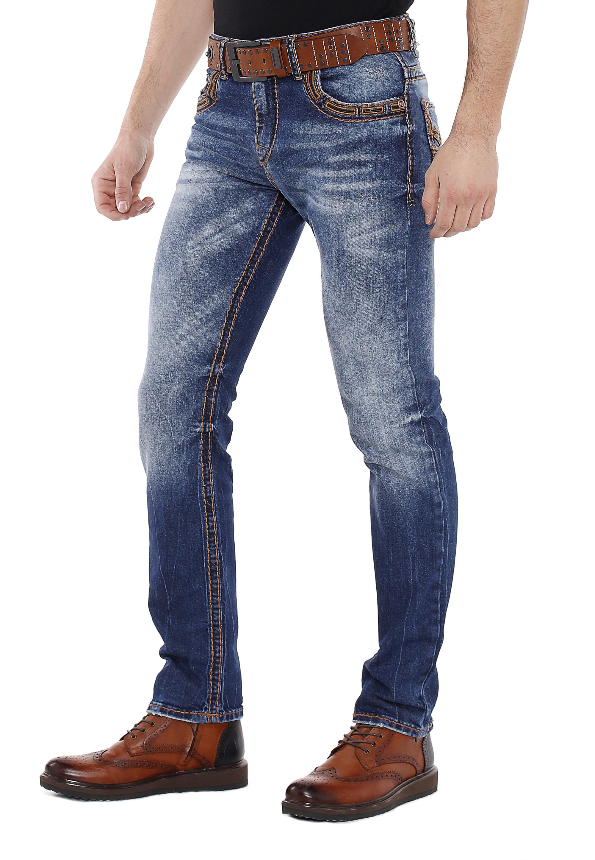 Slim-fit-Jeans, mit bestickten Rückentaschen in Straight Fit