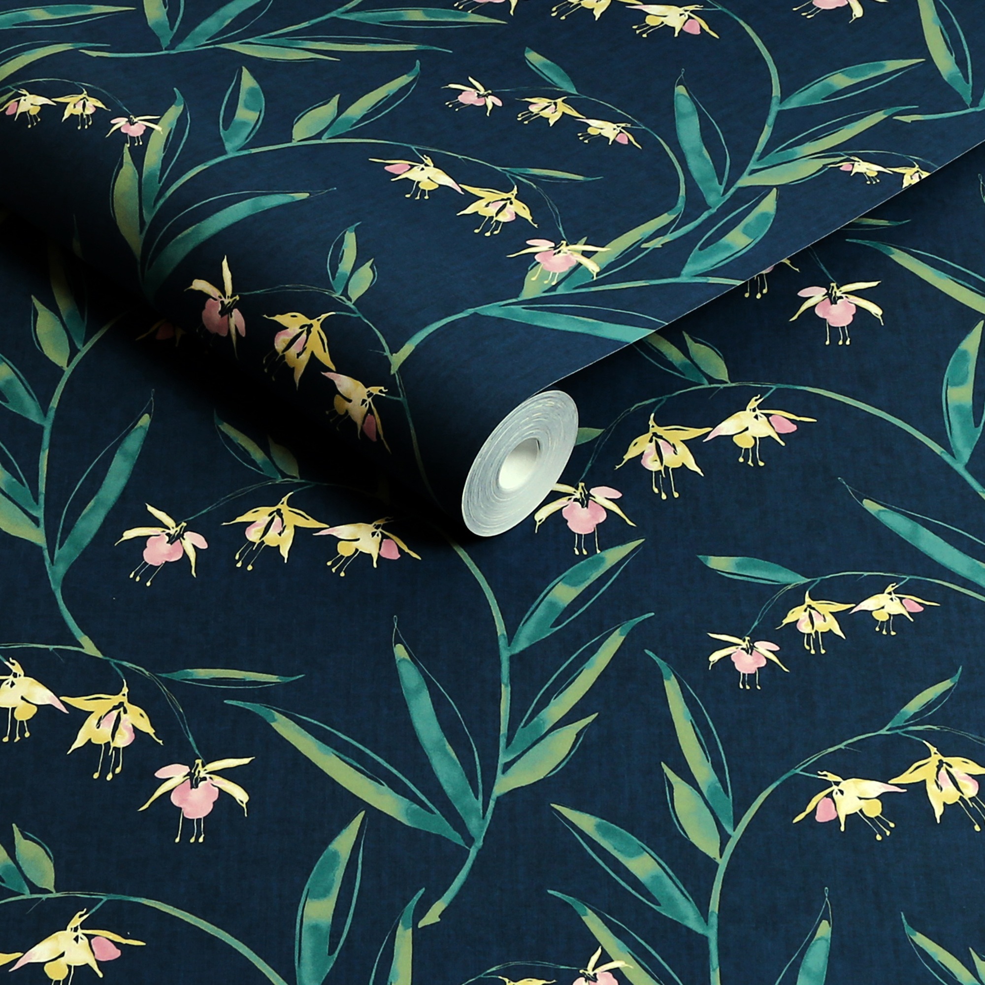 LAURA ASHLEY Vliestapete »Fulwell Fuchsia Midnight Seaspray«, geblümt, 10mx52cm (ca. 5m2)