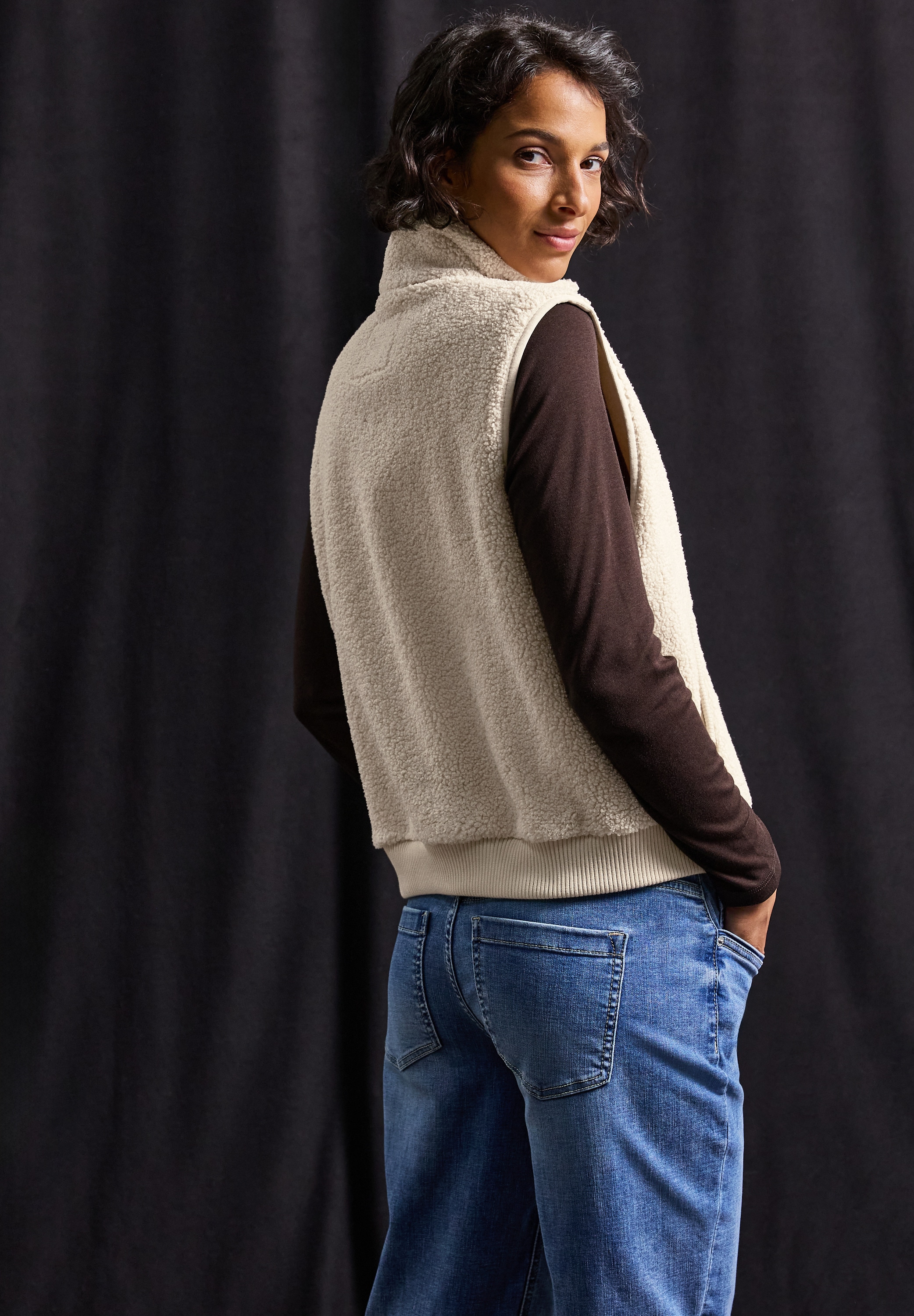 STREET ONE Fellweste, Teddy Weste mit Strickdetail